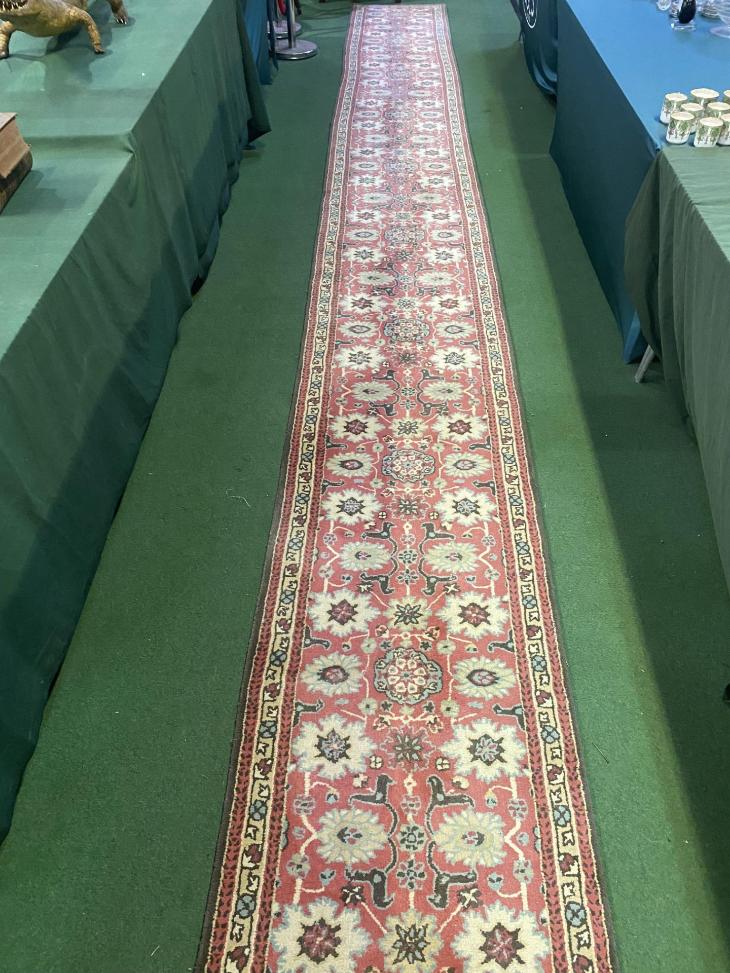 Red ground wool runner - Bild 6 aus 6