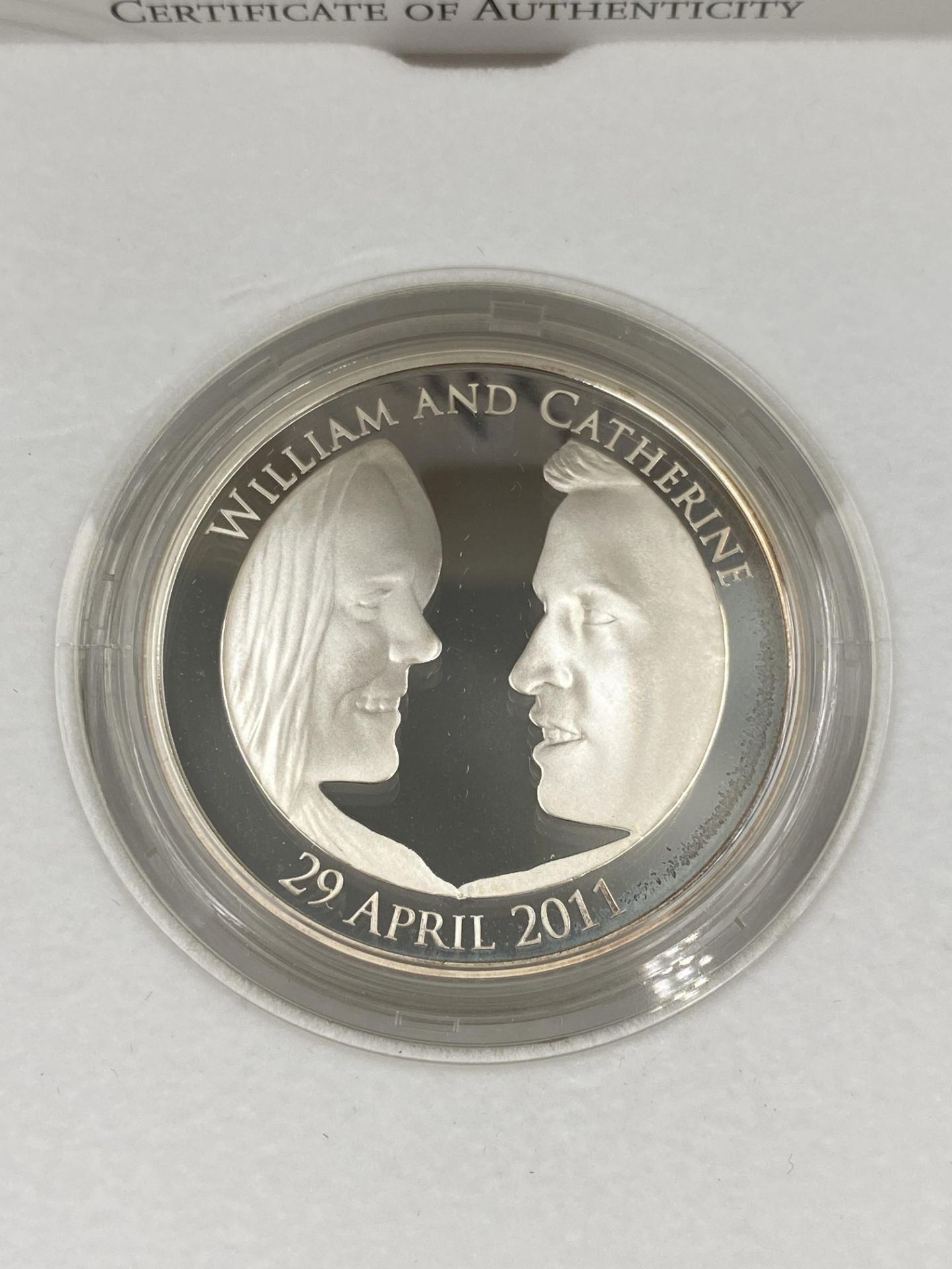 Royal Mint Royal Wedding 2011 silver £5 coin - Image 2 of 4