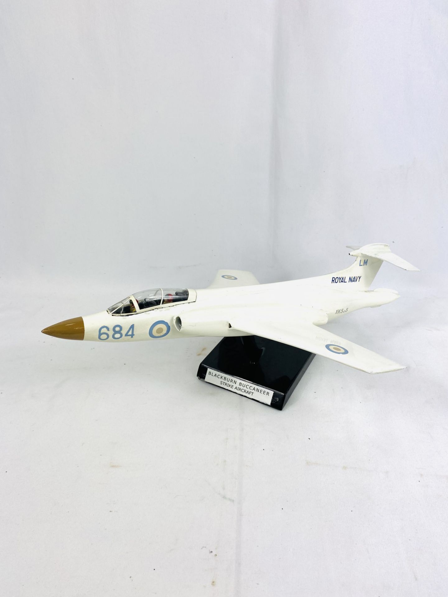 Resin model aeroplane Royal Navy Blackburn Buccaneer S1 strike aircraft - Image 2 of 3