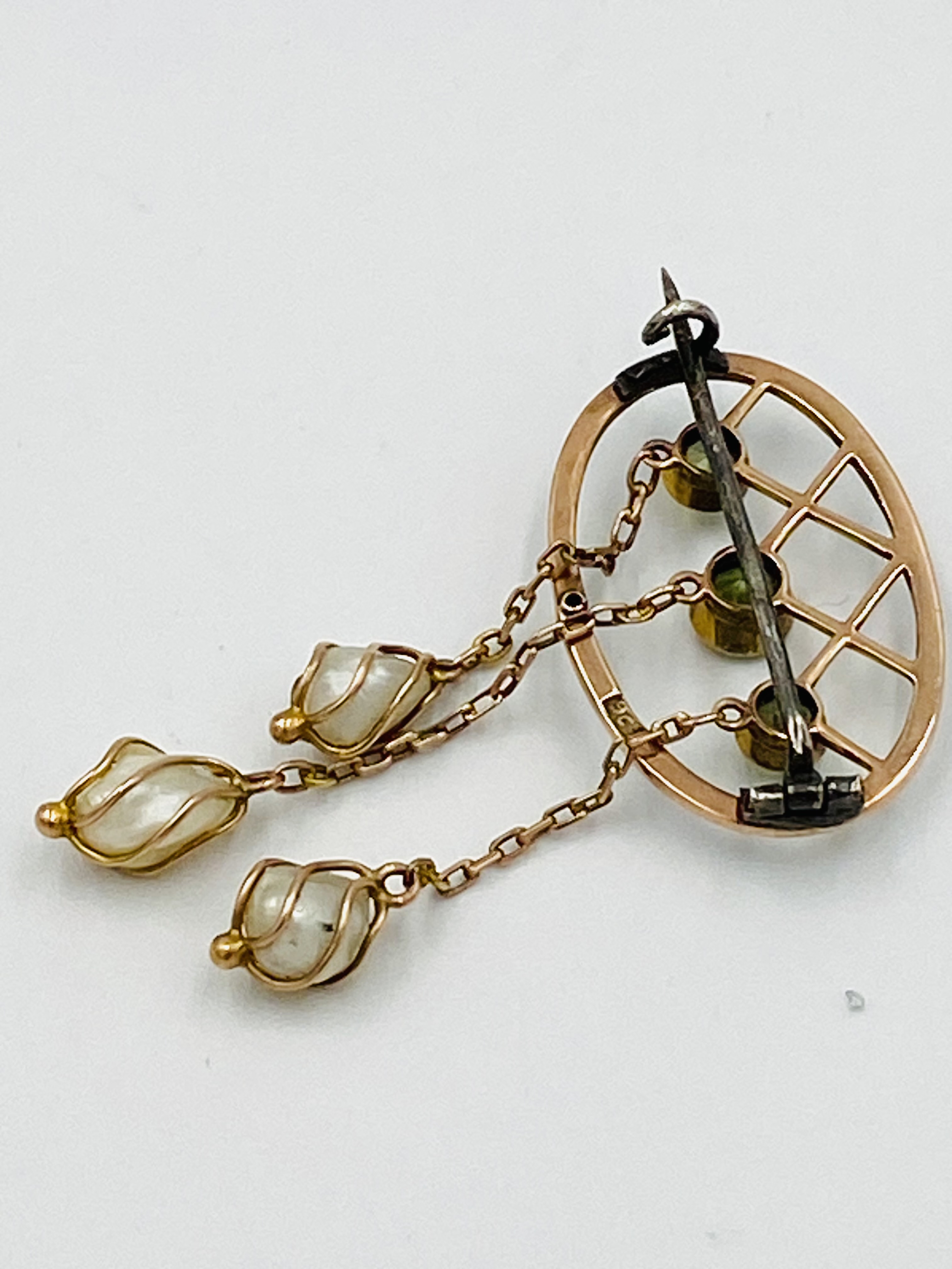 9ct gold and enamel brooch with three pearl drops - Image 4 of 4