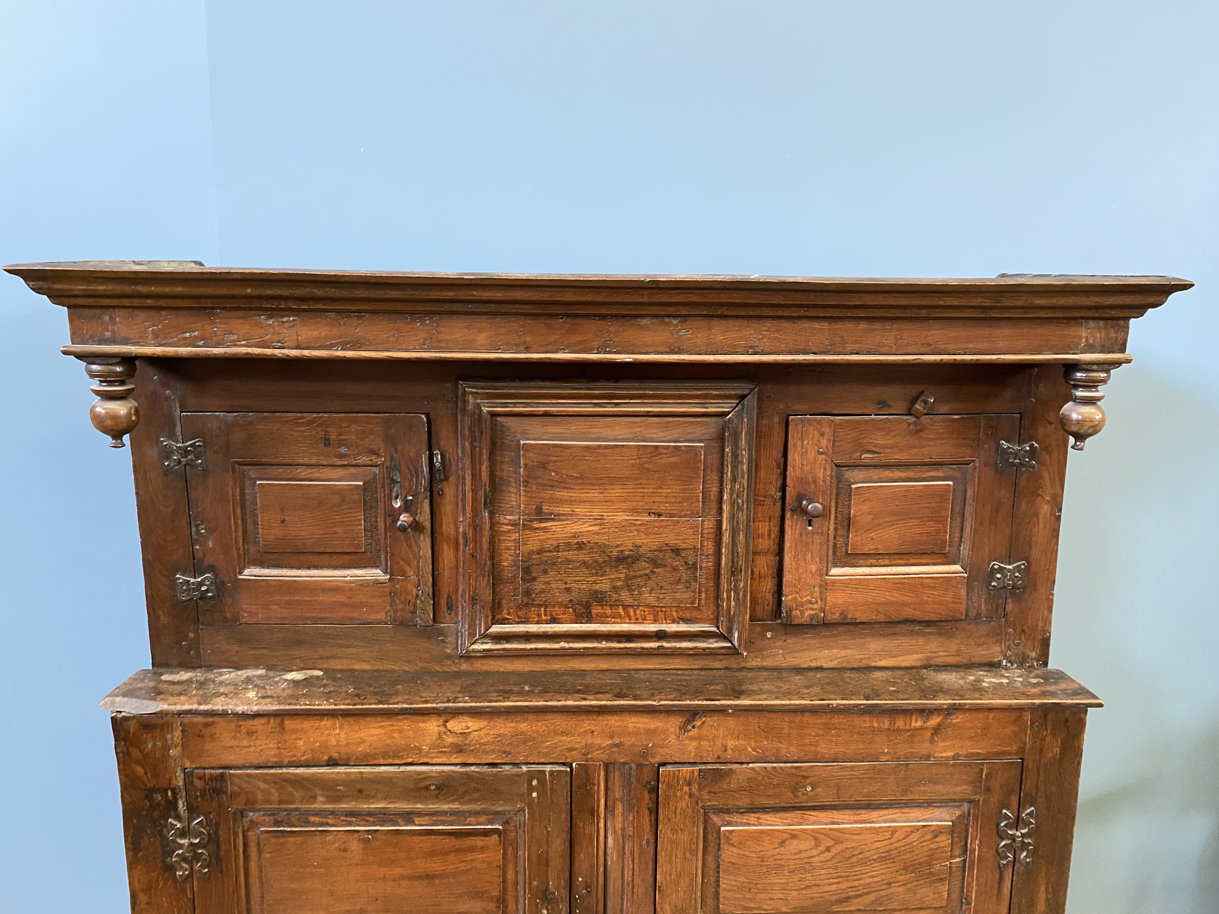18th century oak court cupboard - Image 4 of 7