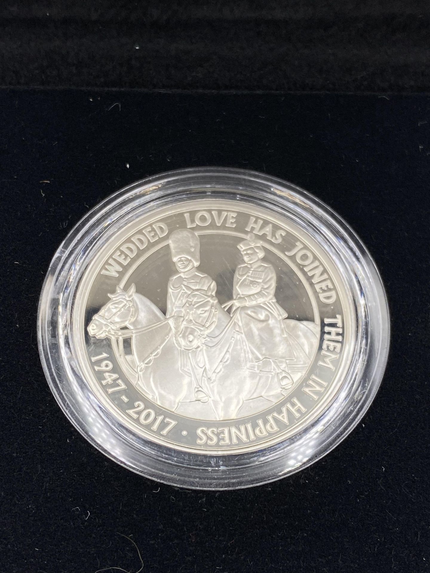 Royal Mint Platinum Wedding Anniversary 2017 £5 silver proof coin - Image 2 of 4