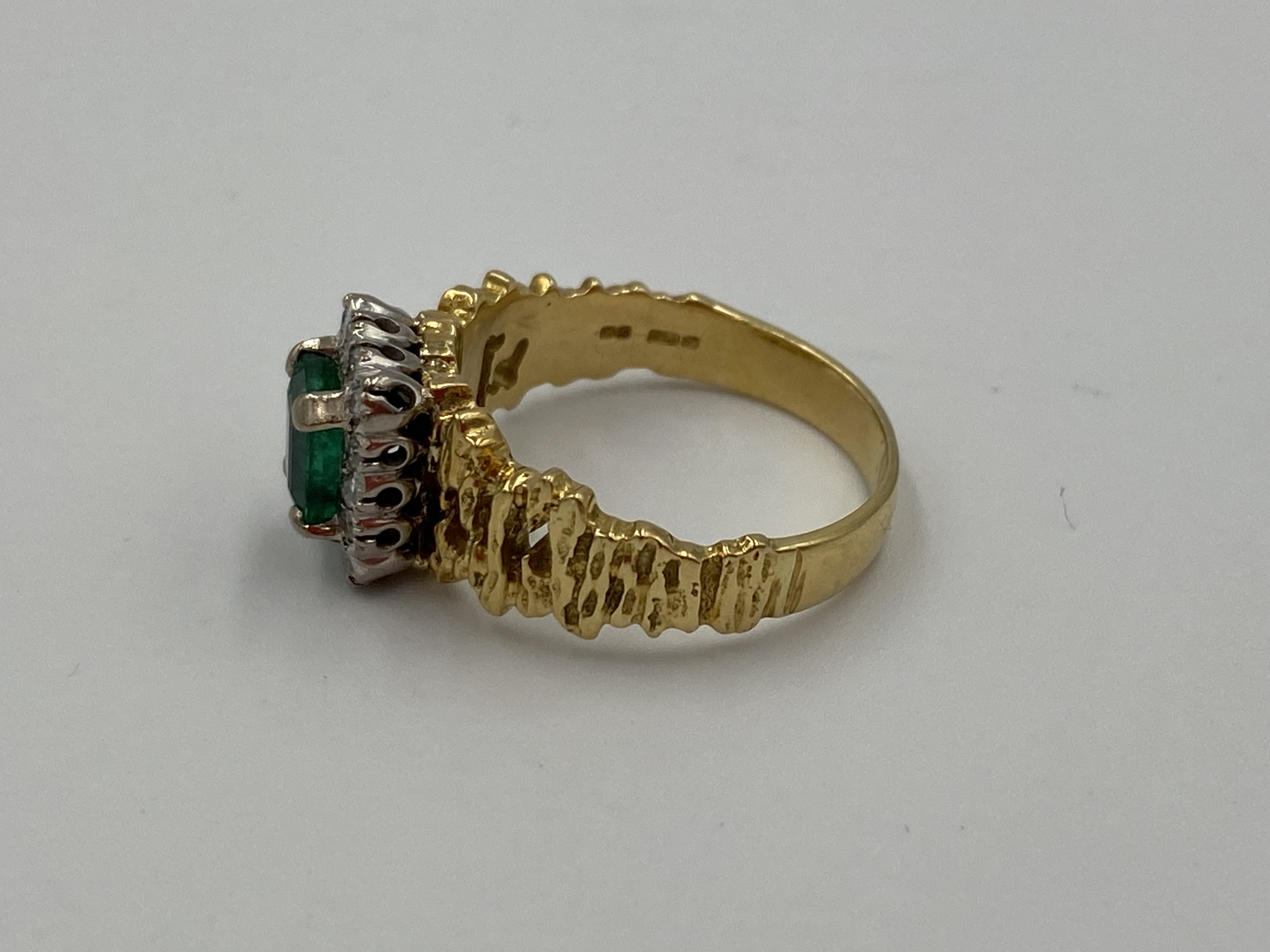 18ct gold, diamond and emerald ring - Image 4 of 6