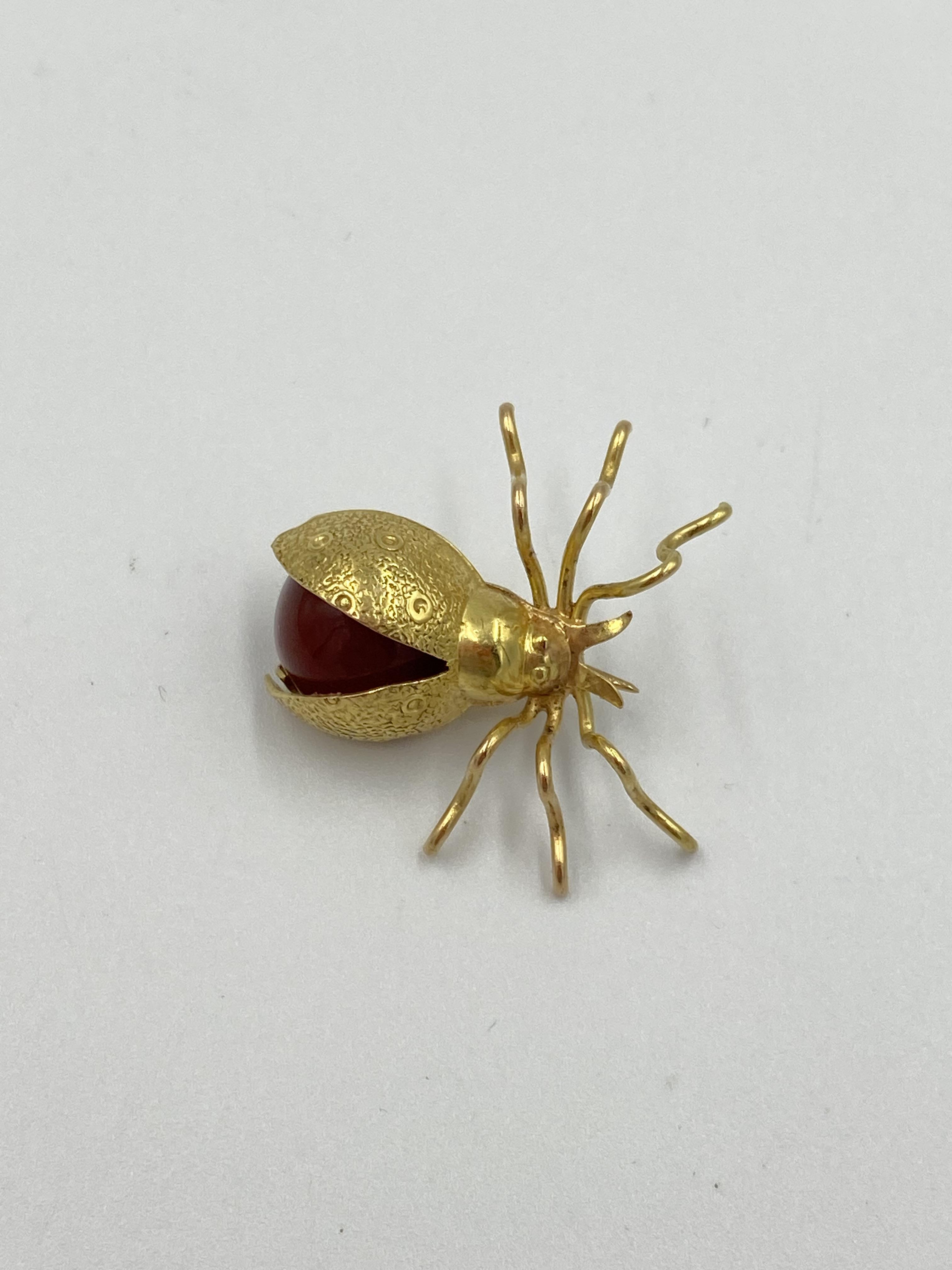 18ct gold spider brooch set with a carnelian cabochon - Image 3 of 4