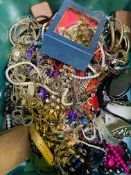 Quantity of costume jewellery