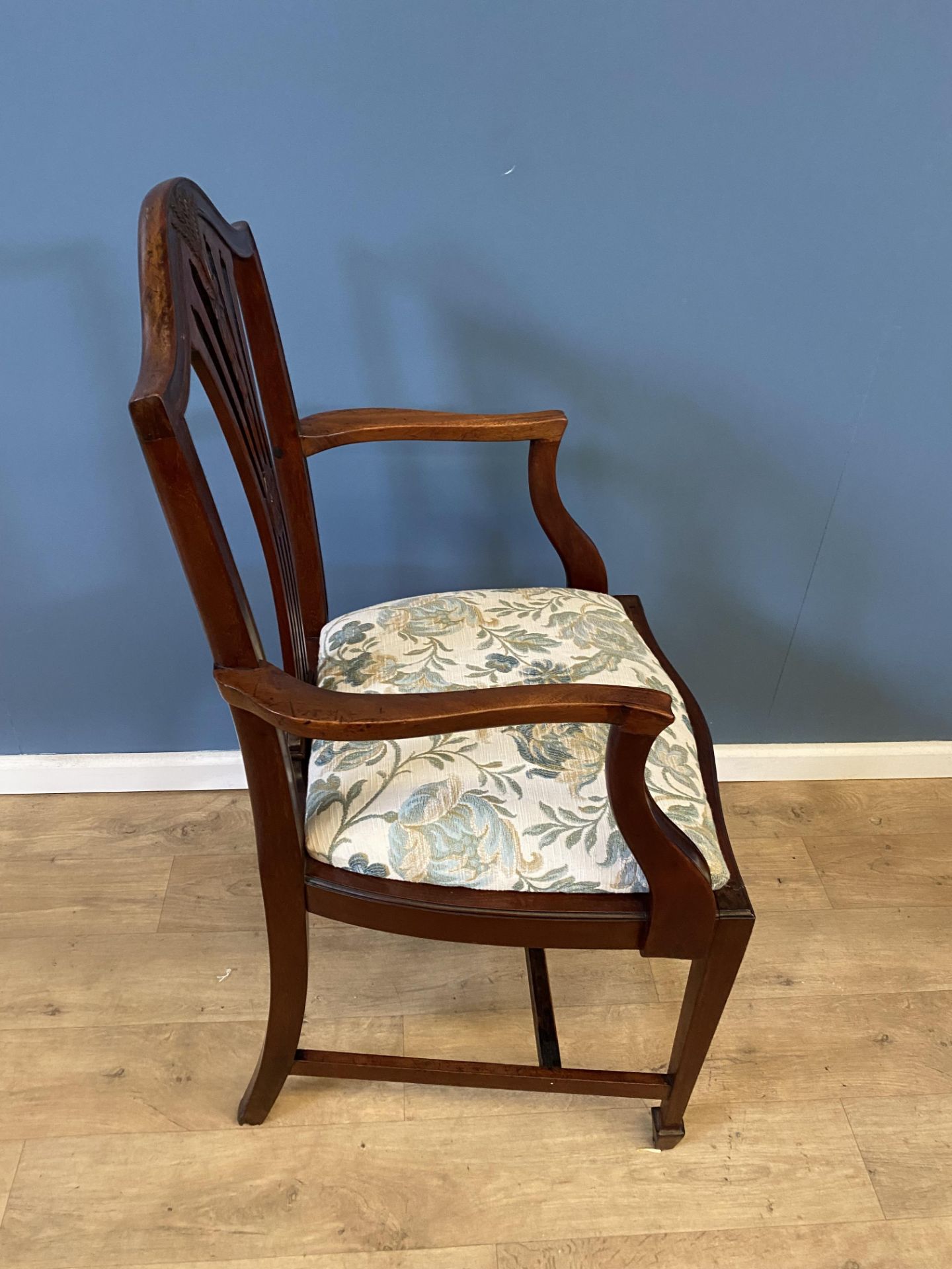 Four Hepplewhite style mahogany armchairs - Bild 4 aus 4