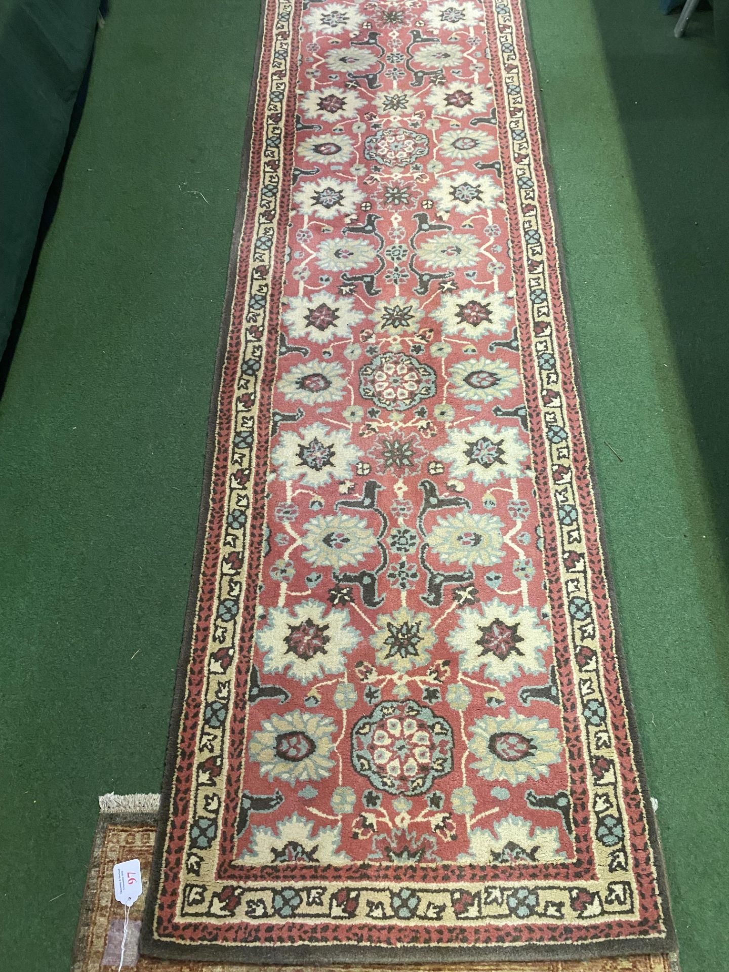 Red ground wool runner - Bild 5 aus 6