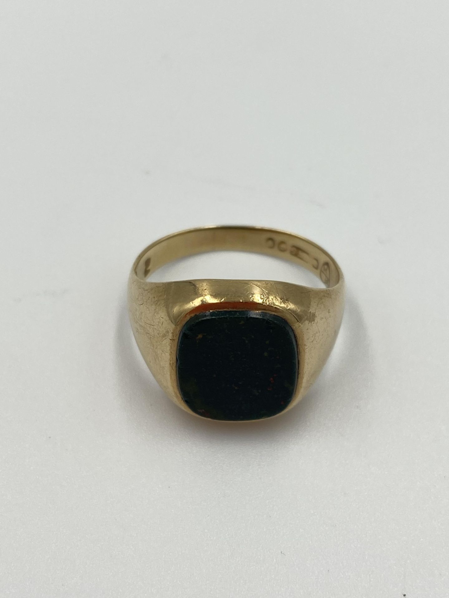 9ct gold and agate ring