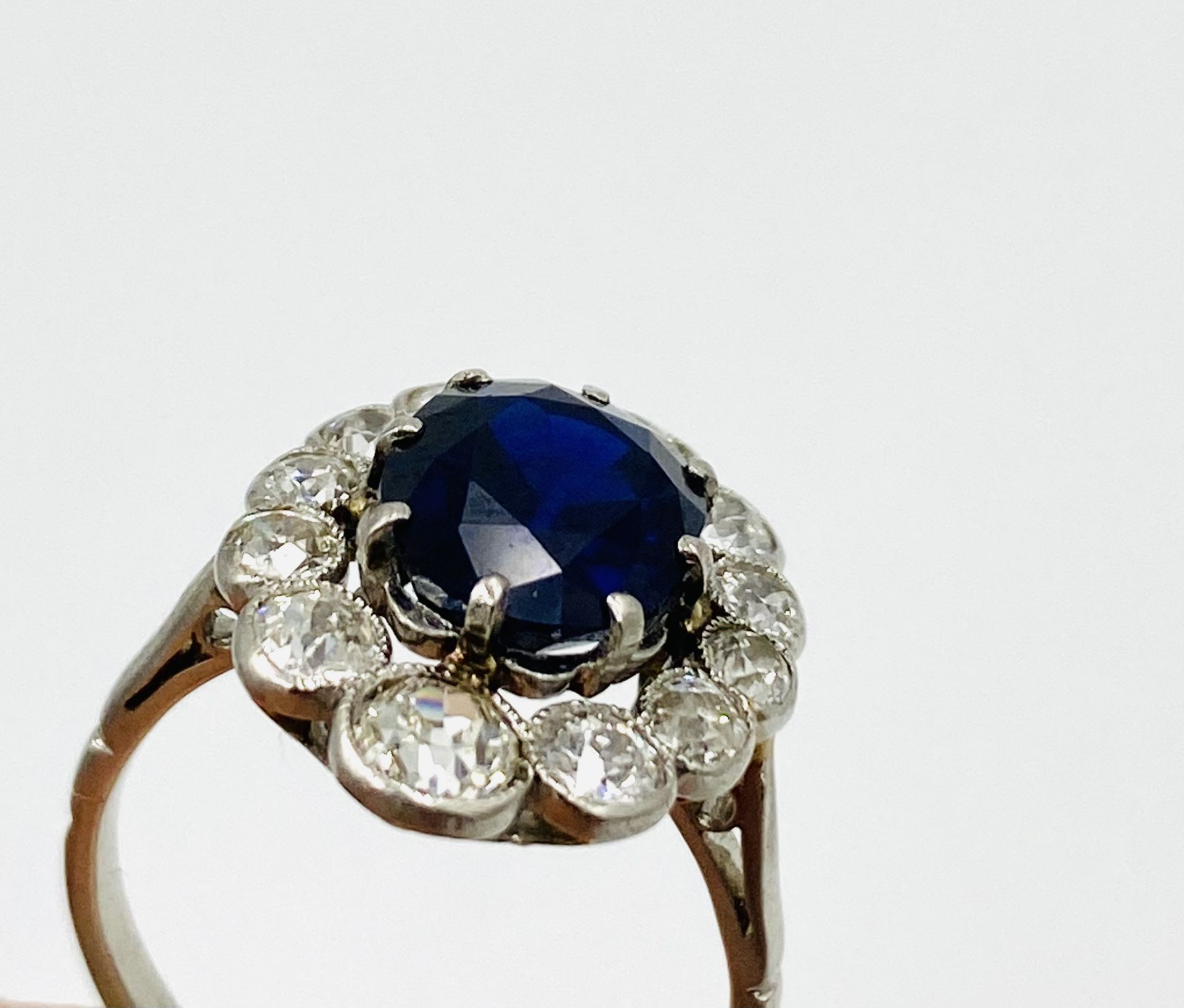 1920's platinum, sapphire and diamond ring - Image 3 of 4