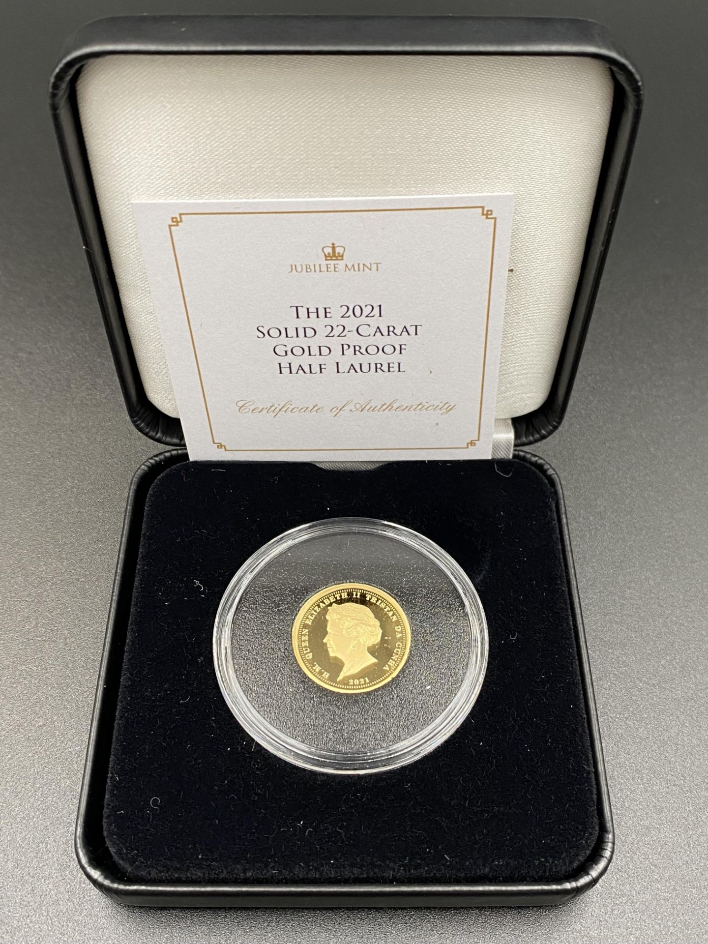 Jubilee Mint 2021 22ct gold proof half laurel coin - Image 4 of 4