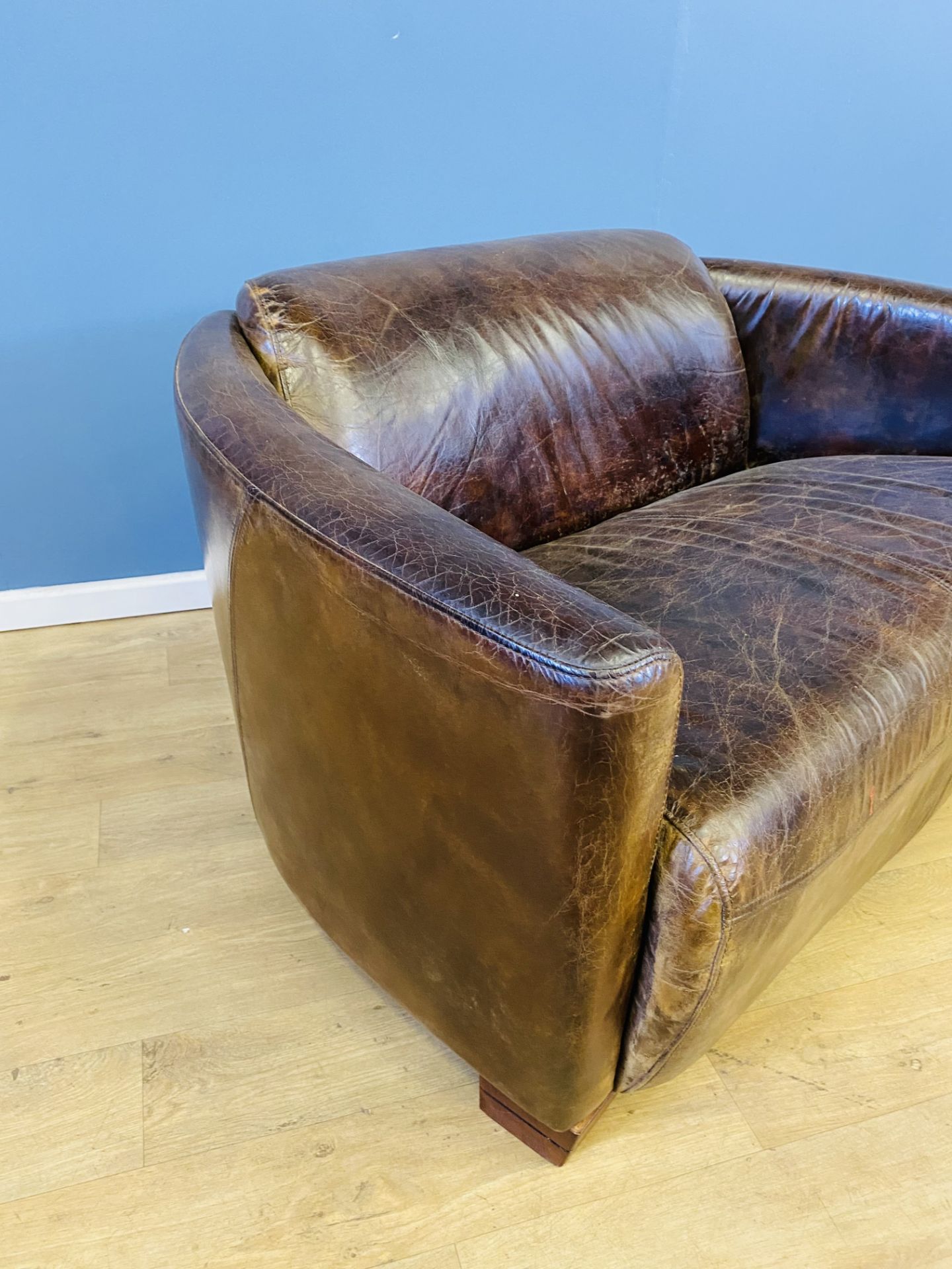 Leather art deco style settee - Image 4 of 5