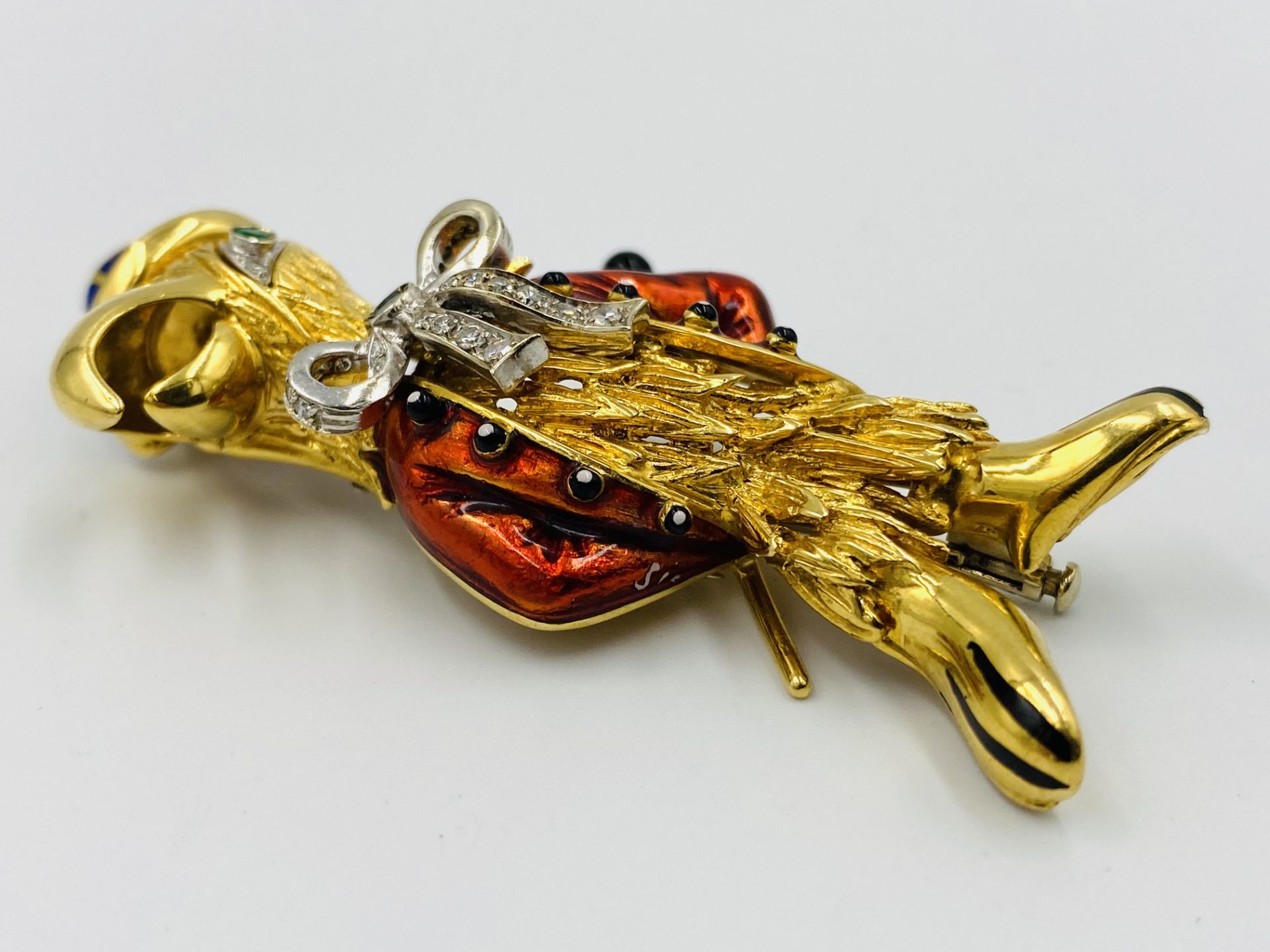 18ct gold, diamond, emerald and enamel bird brooch - Image 2 of 5