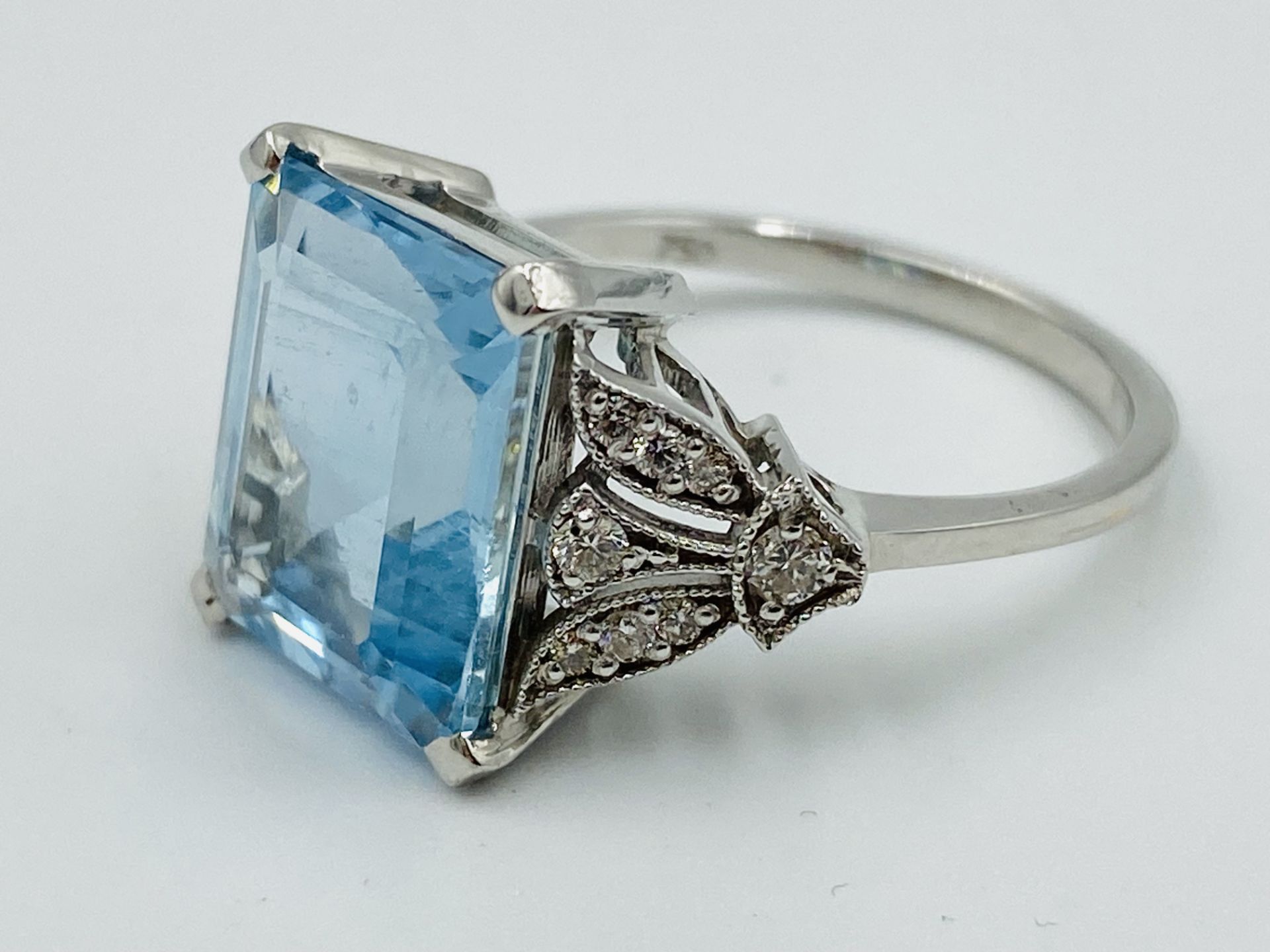 18ct white gold, aquamarine and diamond ring - Image 2 of 5