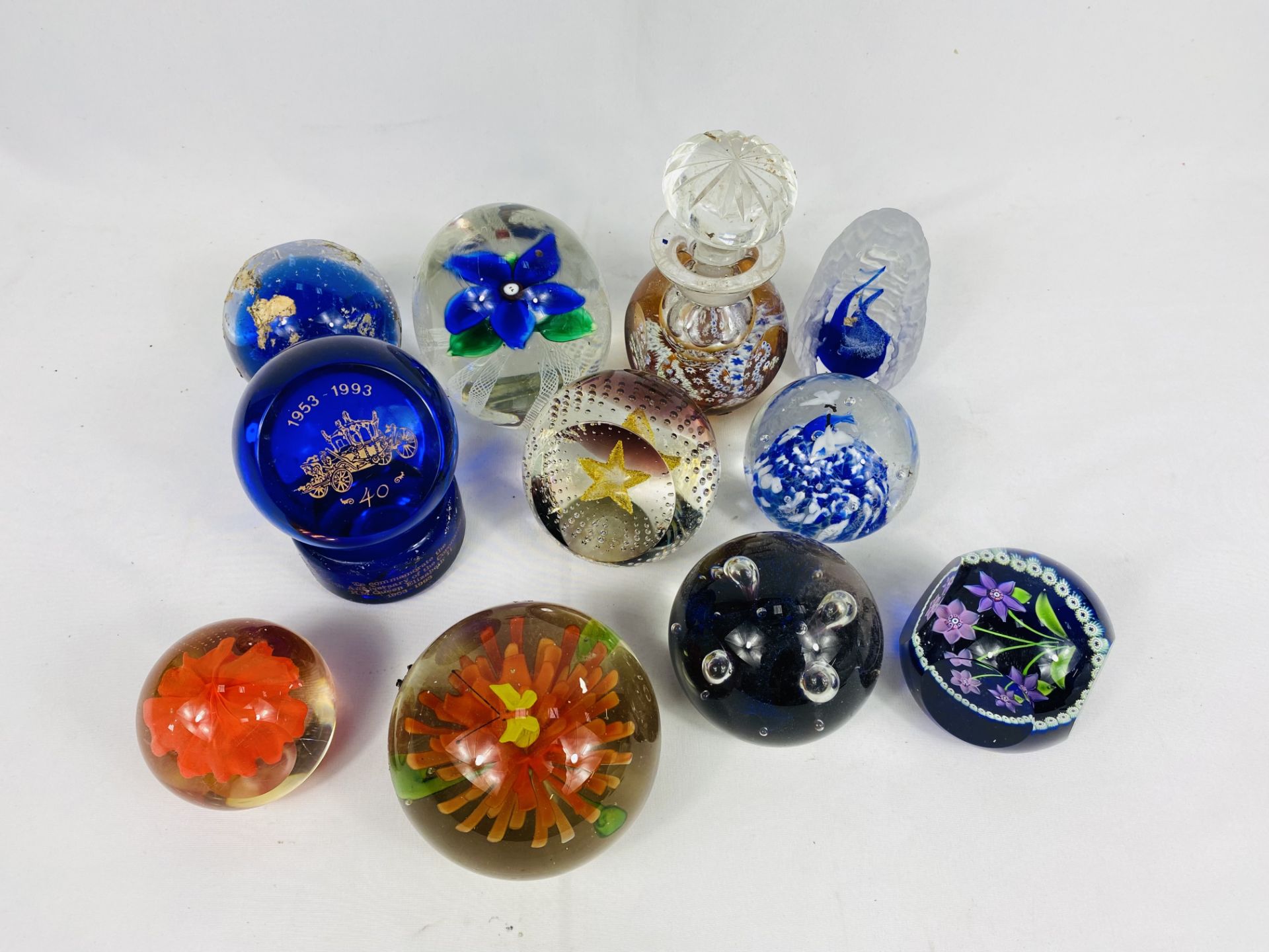 Collection of ten glass paperweights - Image 2 of 4