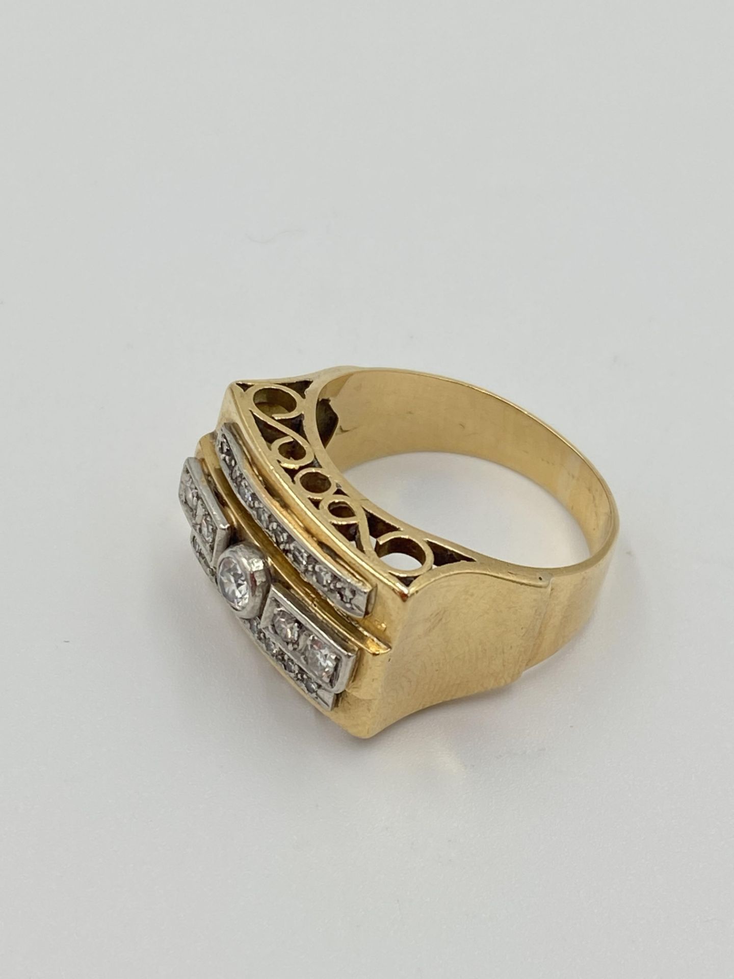 18ct gold and diamond ring - Image 4 of 4