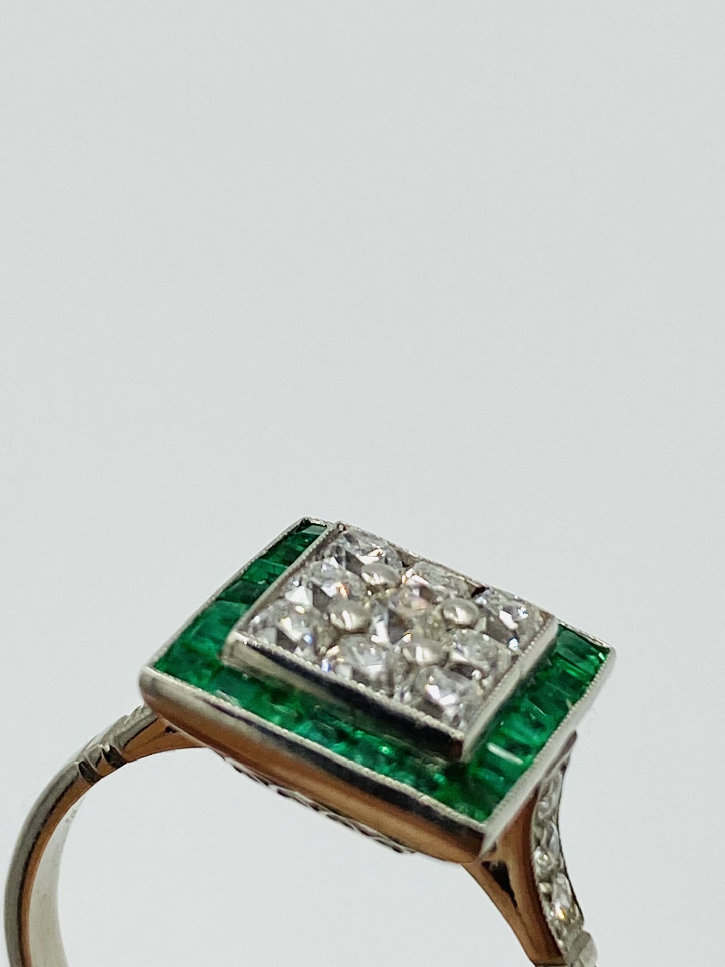 White gold, emerald and diamond ring - Image 5 of 6