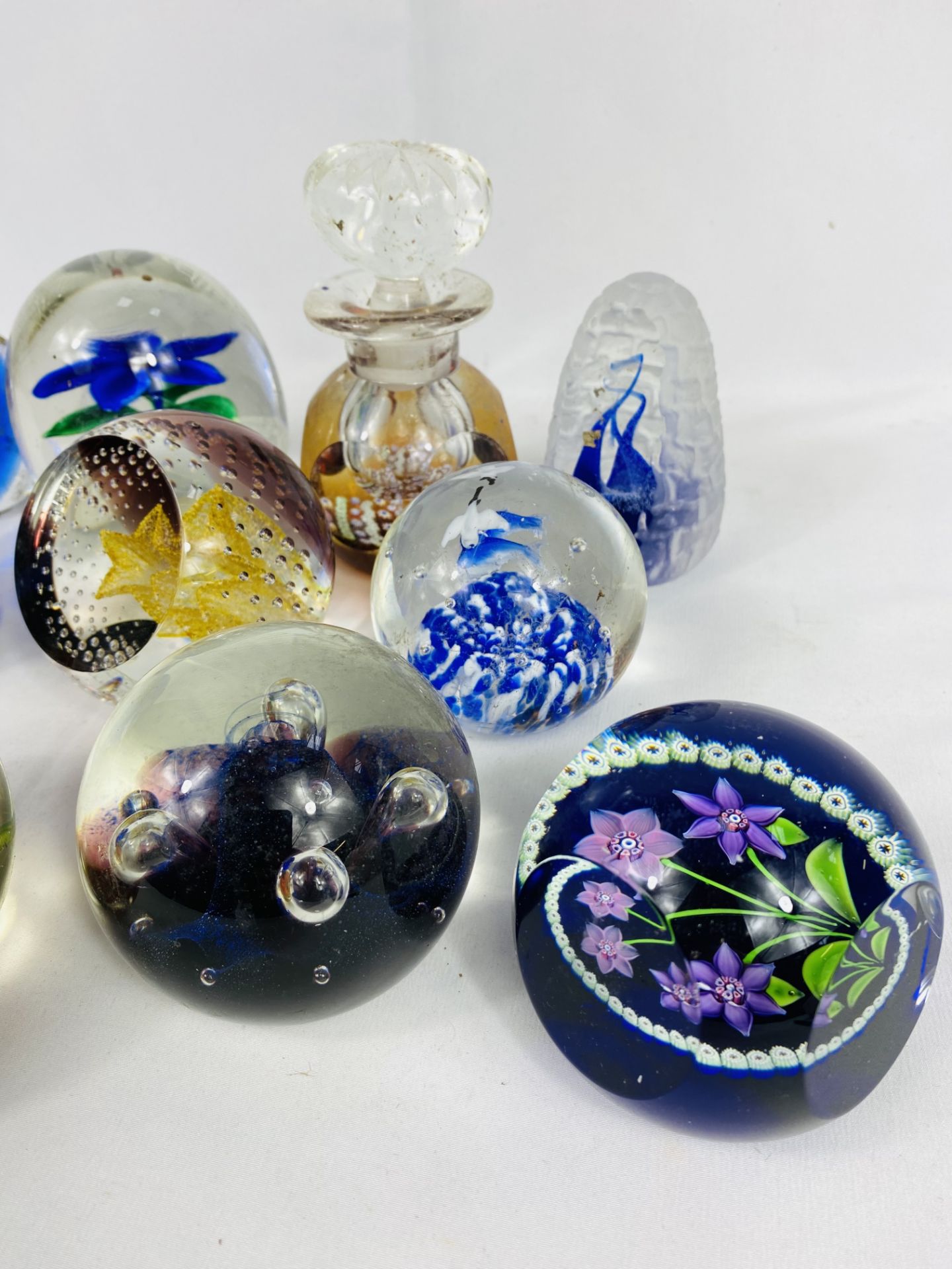 Collection of ten glass paperweights - Image 3 of 4