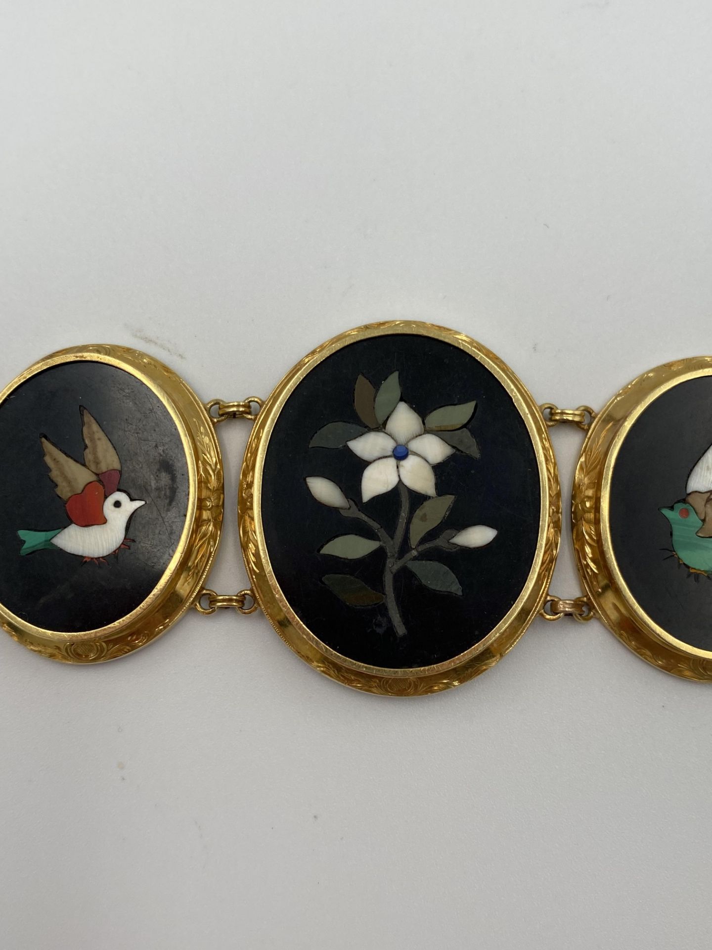 19th century pietra dura gold bracelet - Image 5 of 9