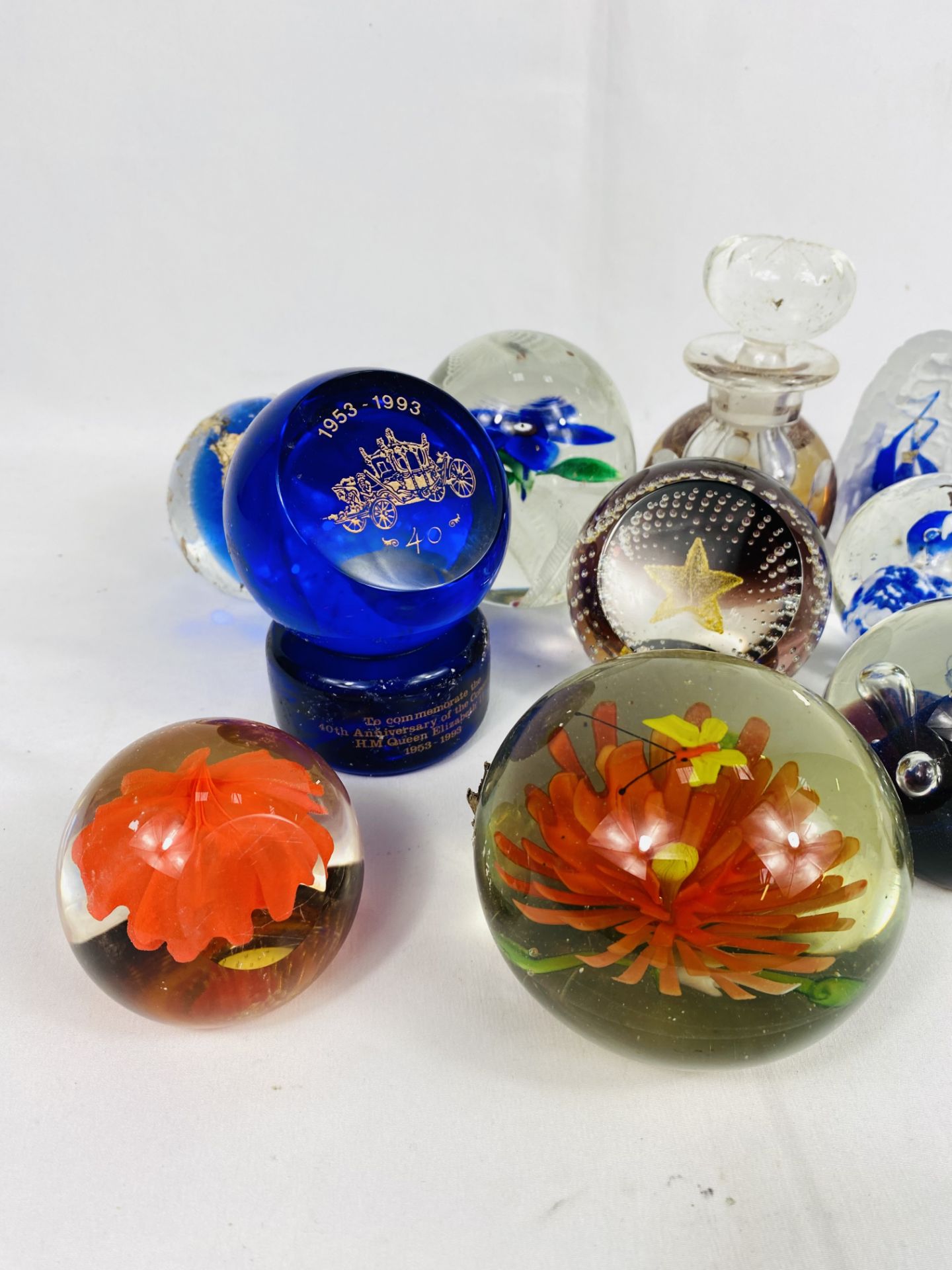 Collection of ten glass paperweights - Image 4 of 4