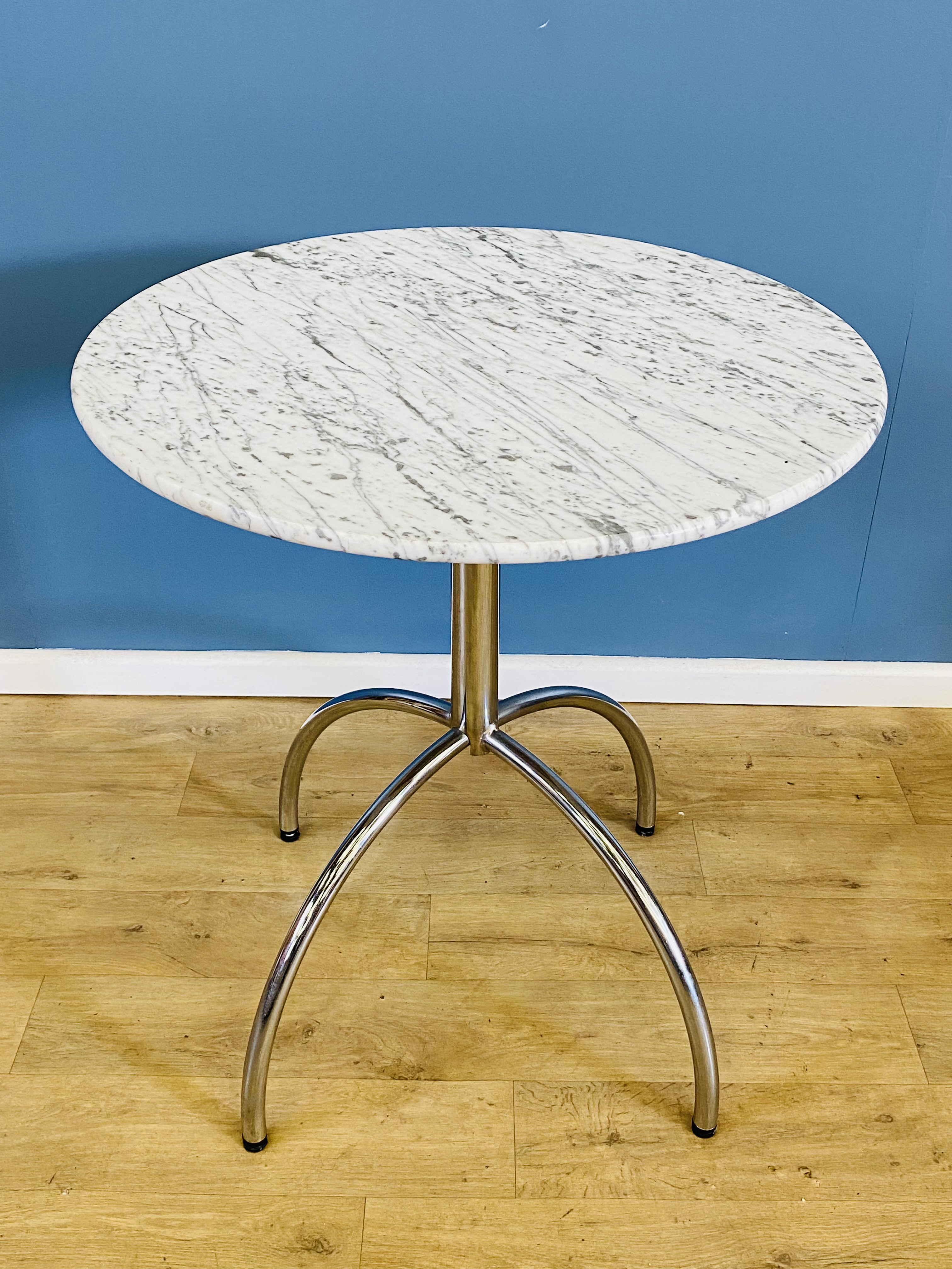 Contemporary marble topped table - Image 4 of 4