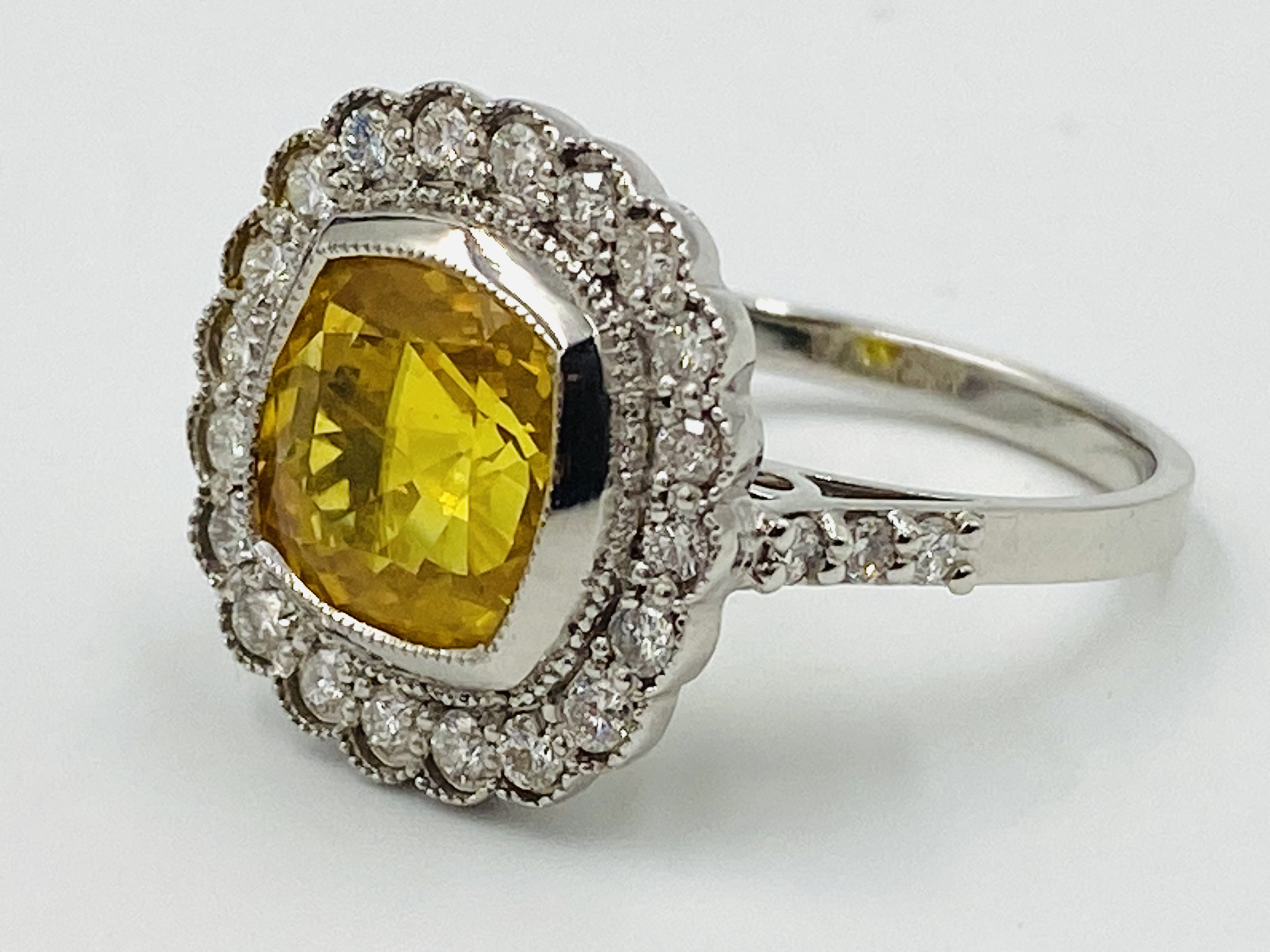 18ct white gold, yellow sapphire and diamond ring - Image 2 of 4