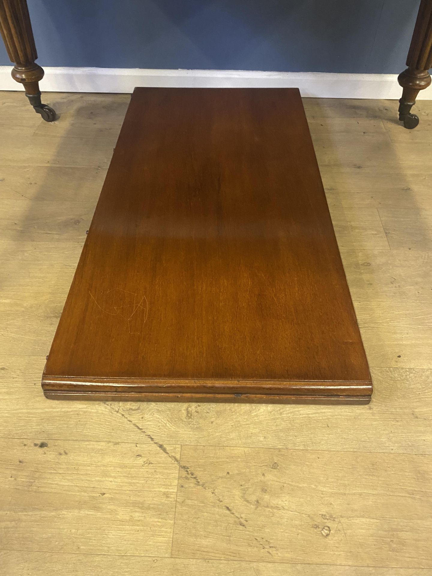 Victorian mahogany wind out dining table - Image 4 of 4
