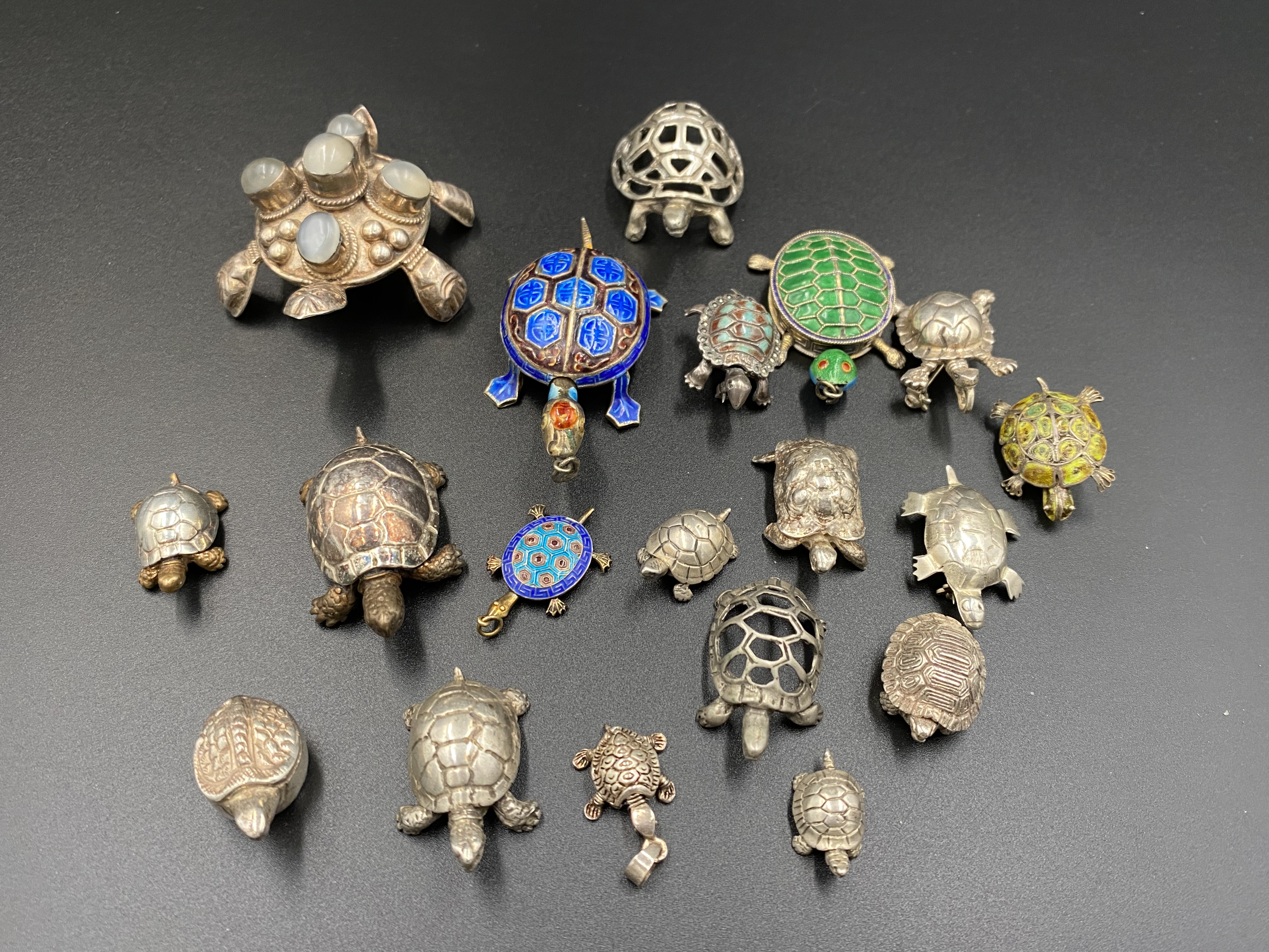 Collection of sterling silver tortoises - Image 4 of 4