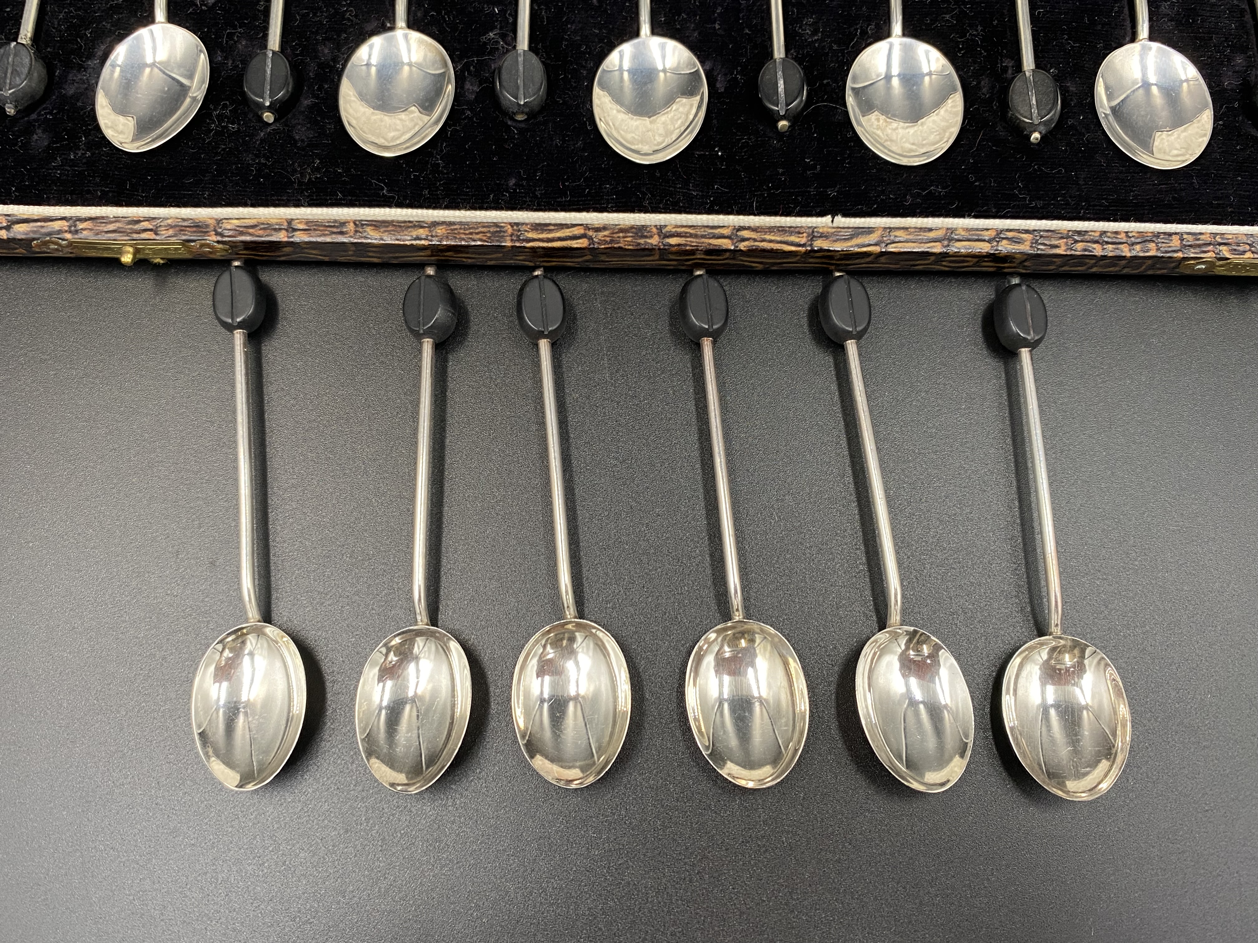 Twelve silver coffee bean spoons together with six coffee bean spoons - Image 2 of 7