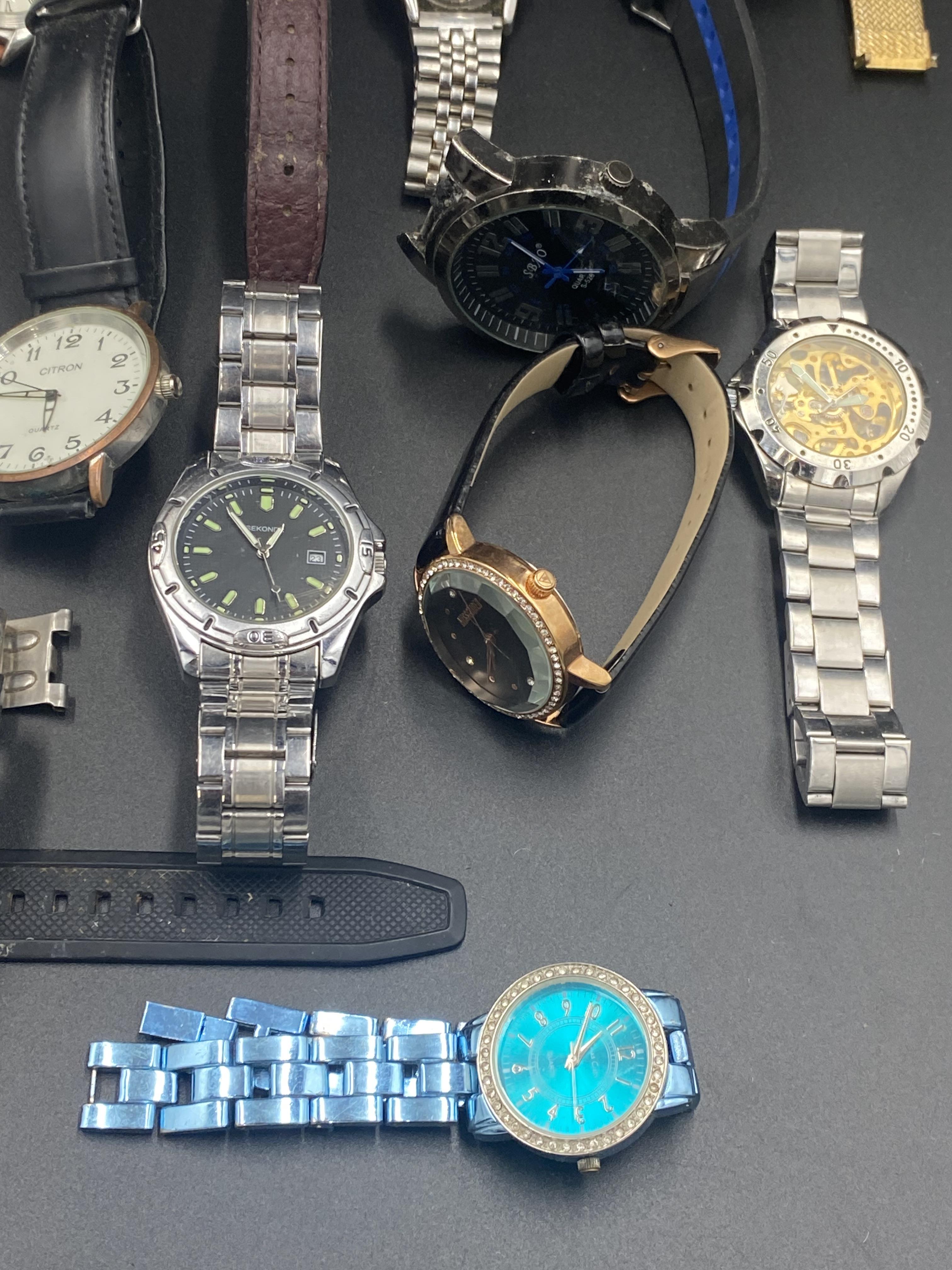 Quantity of fashion watches - Image 5 of 6
