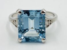 18ct white gold aquamarine ring with diamond shoulders