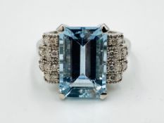 18ct white, aquamarine and diamond ring