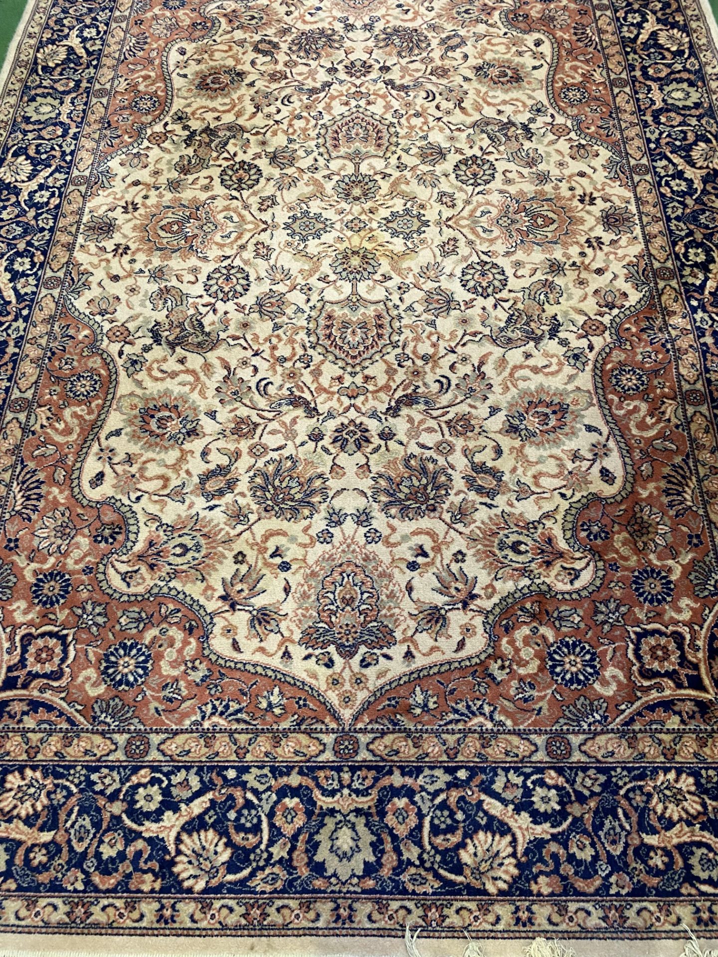 Cream ground wool carpet - Image 2 of 5