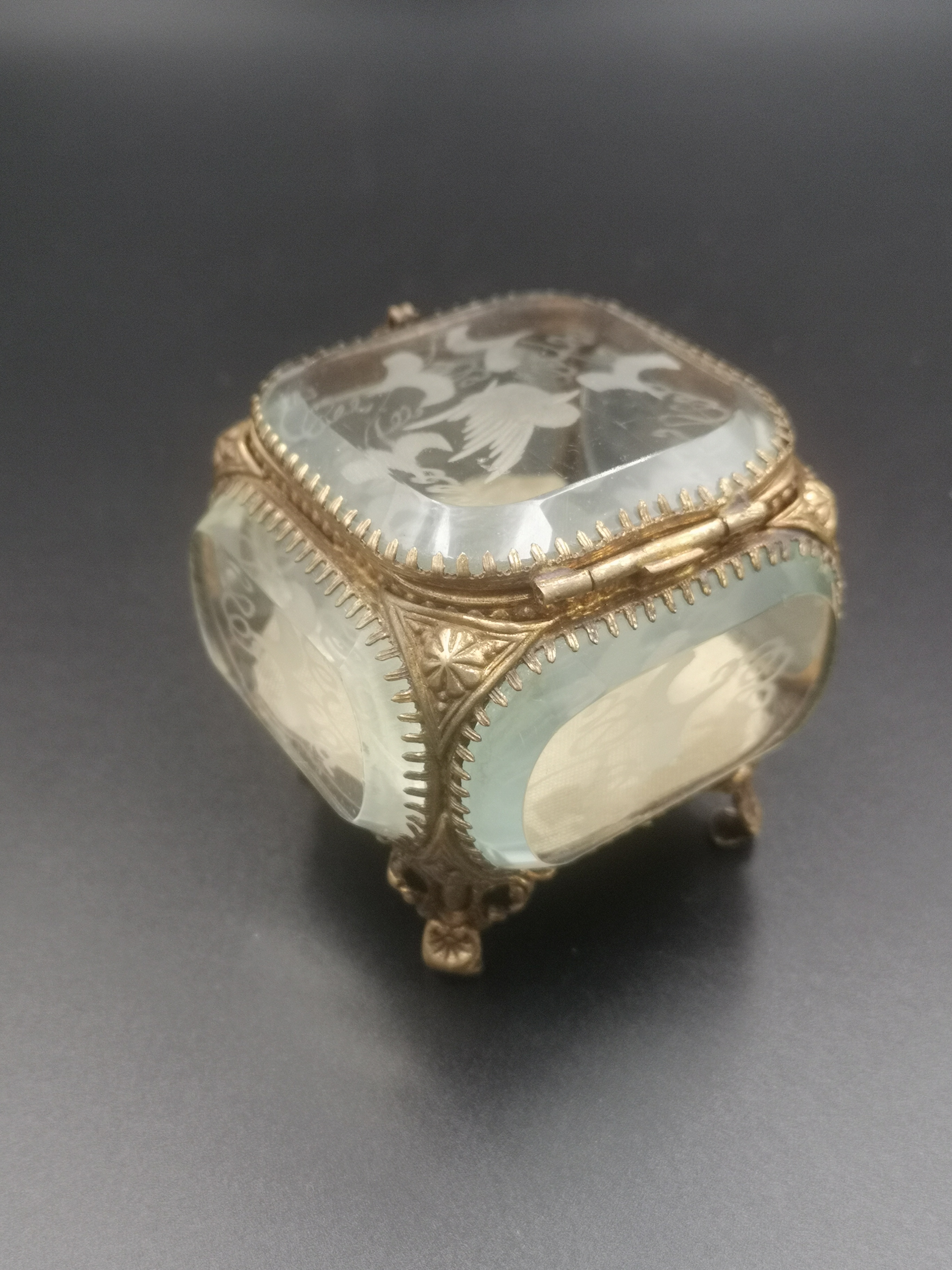 19th century French ormolu trinket box - Image 3 of 4