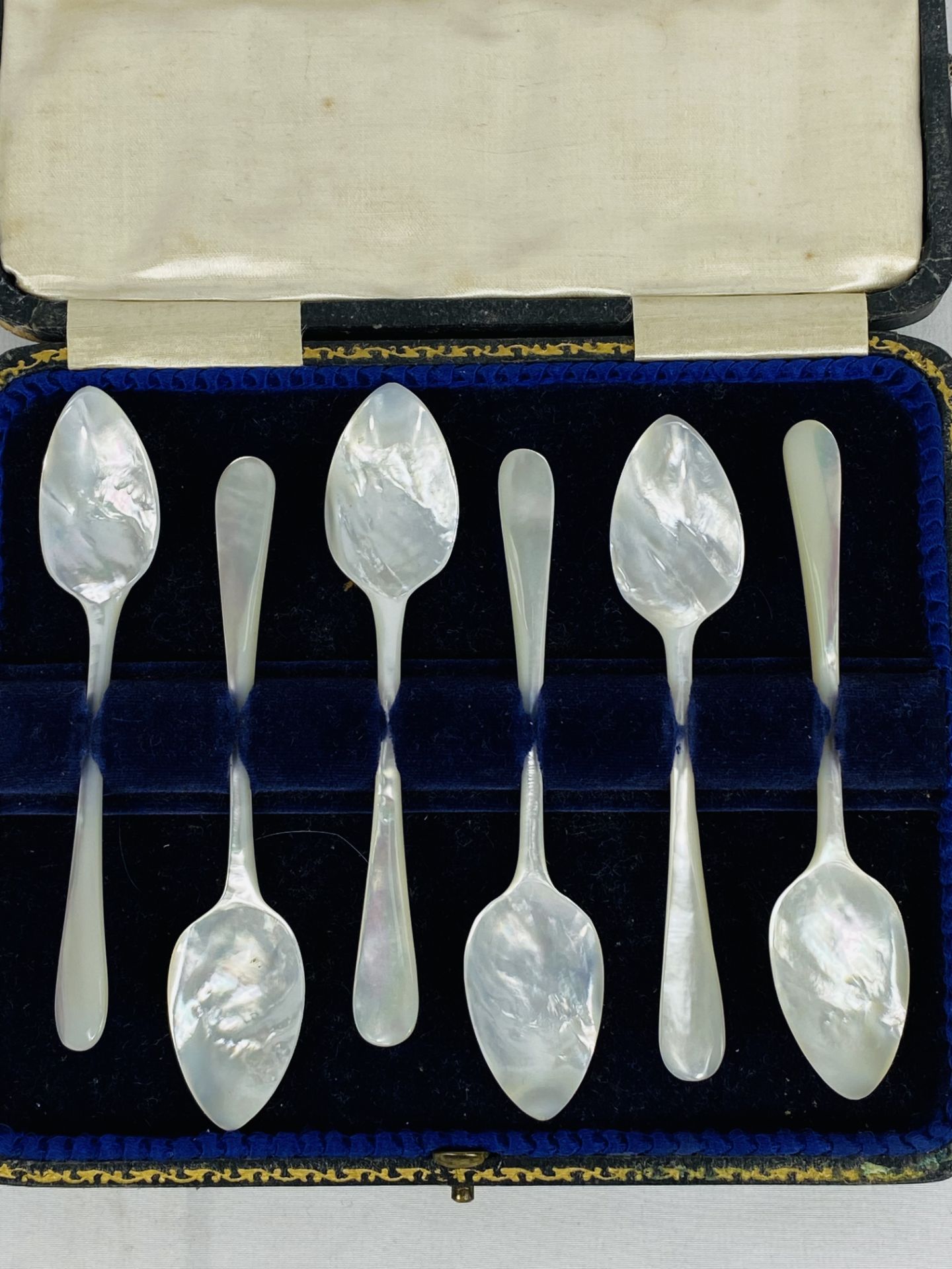 Boxed set of six mother of pearl tea spoons - Image 3 of 3