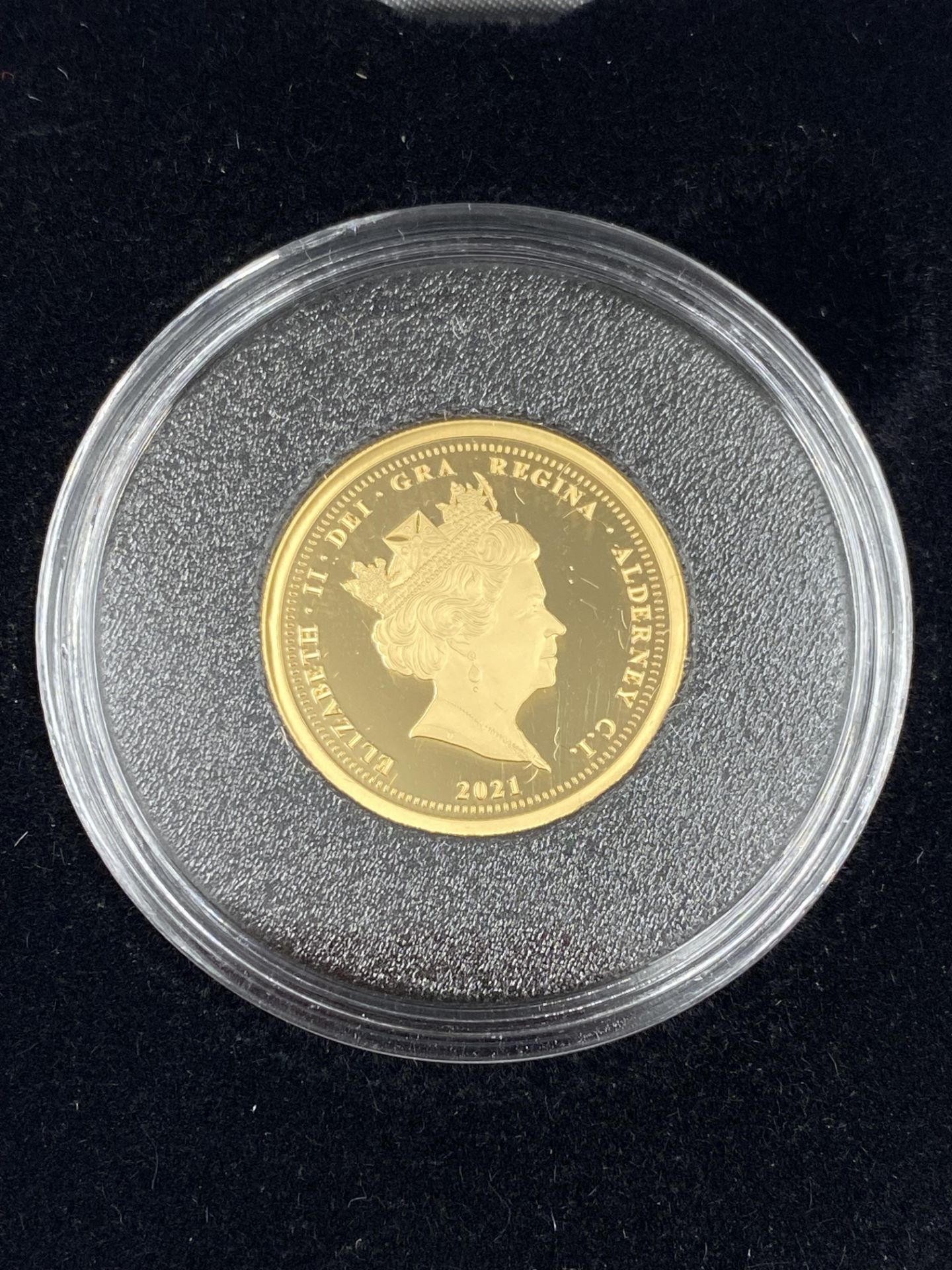 Jubilee Mint 2021 R.N.L.I 22ct gold proof £1 coin, 7.98gms - Image 3 of 4