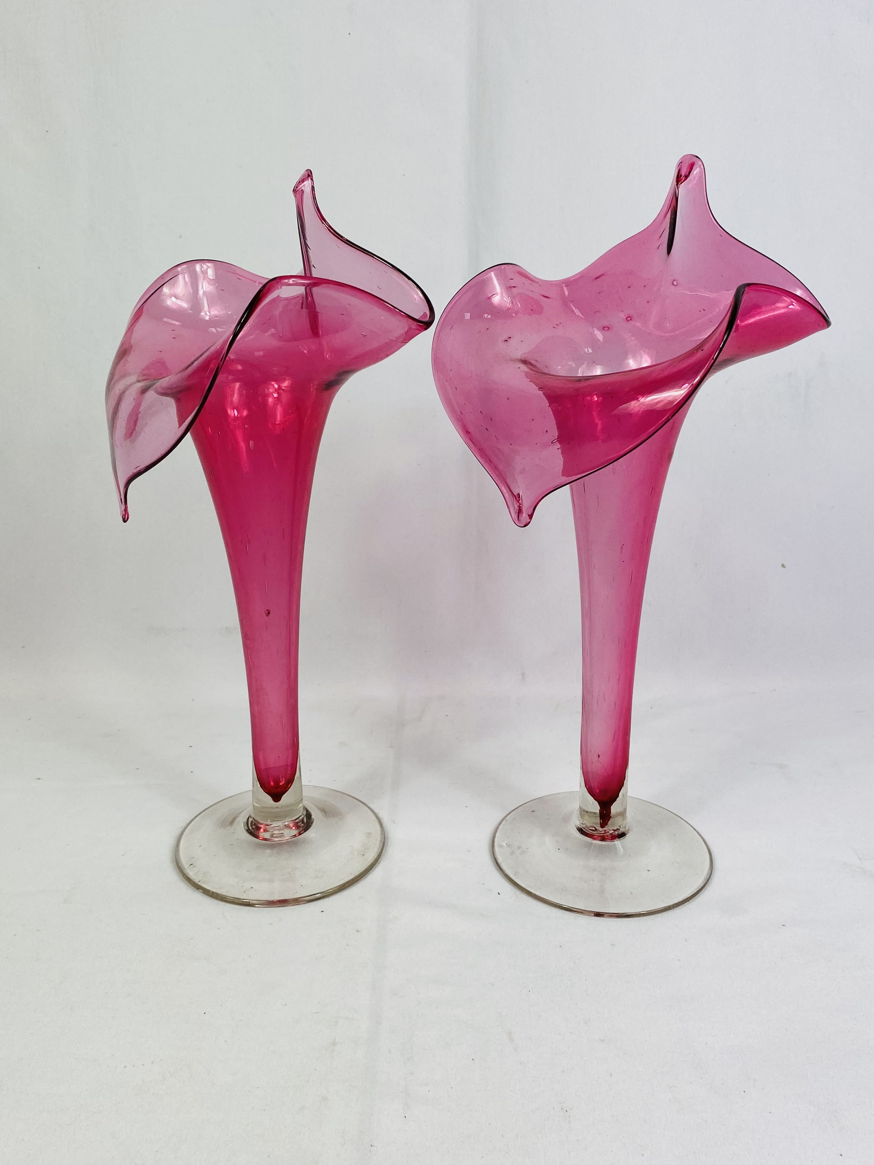 A pair of cranberry glass 'preacher in the pulpit' glass vases - Image 2 of 3