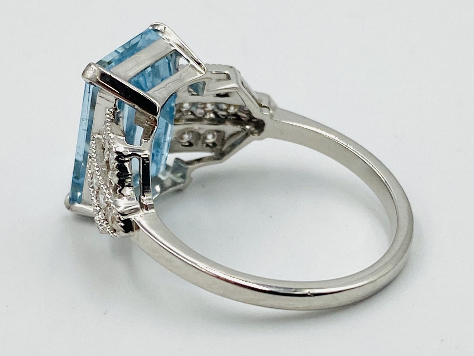 18ct white gold, aquamarine and diamond ring - Image 3 of 6