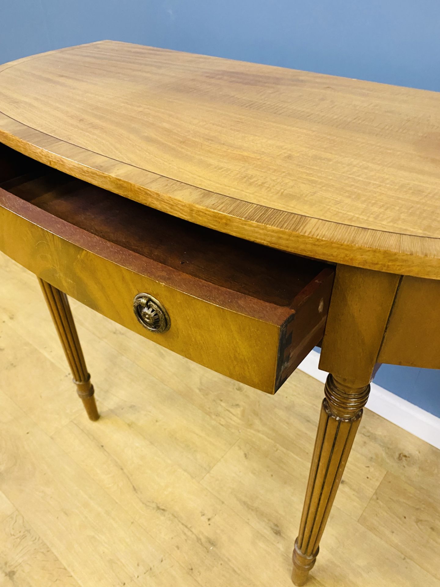 Mahogany side table - Image 4 of 4