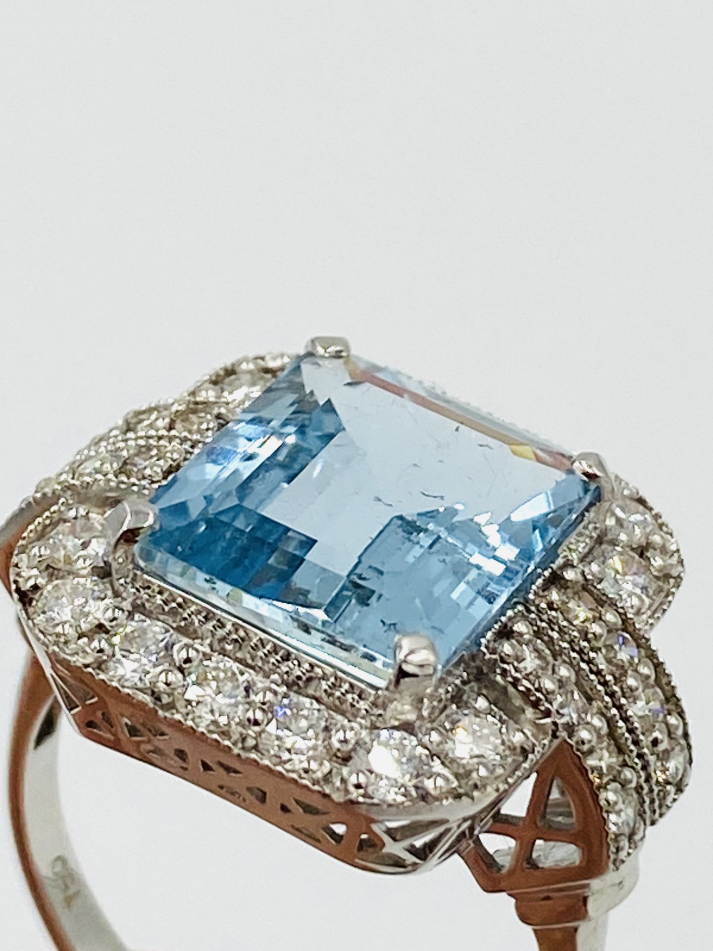 18ct white gold, aquamarine and diamond ring - Image 4 of 5