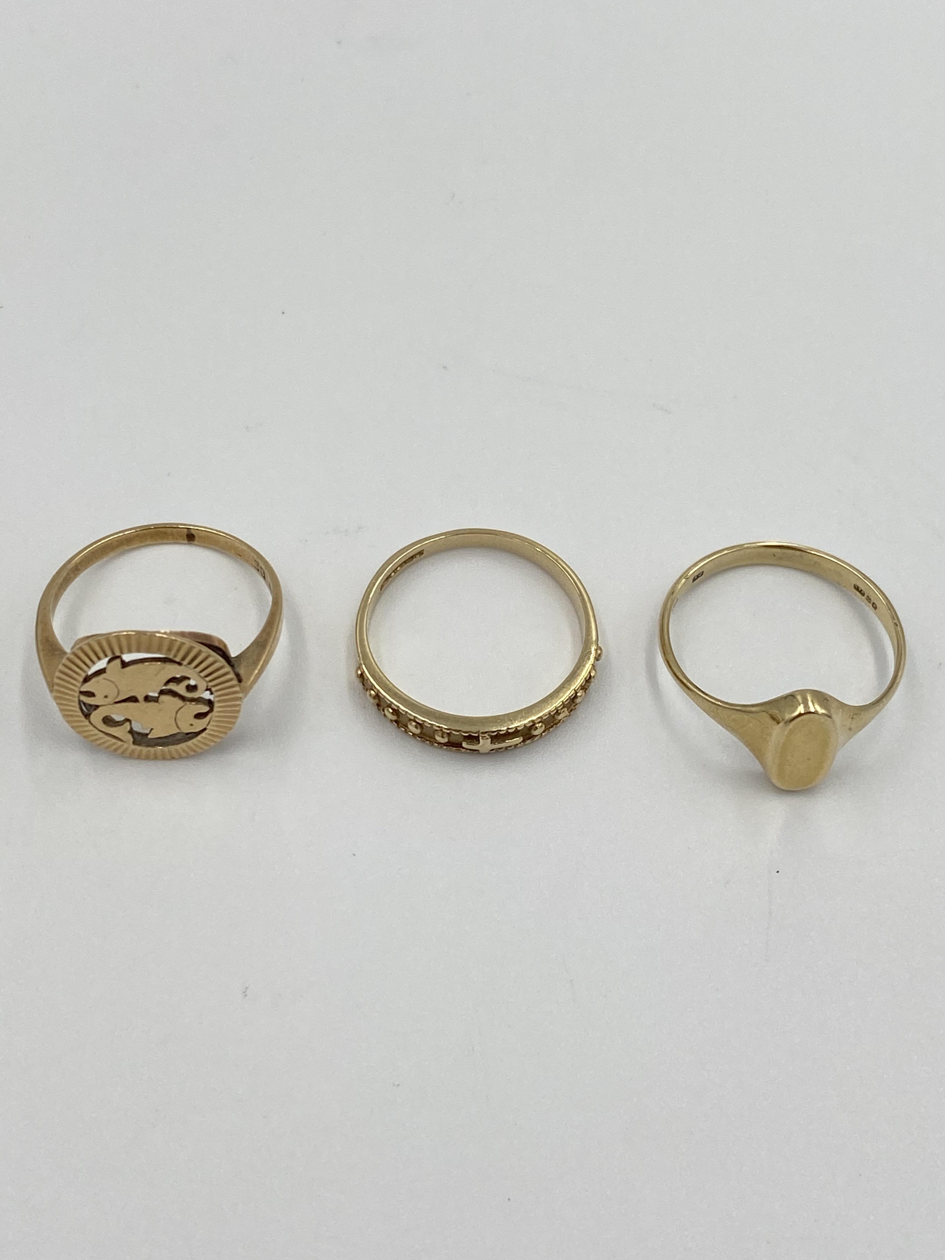 Three 9ct gold rings - Image 6 of 6