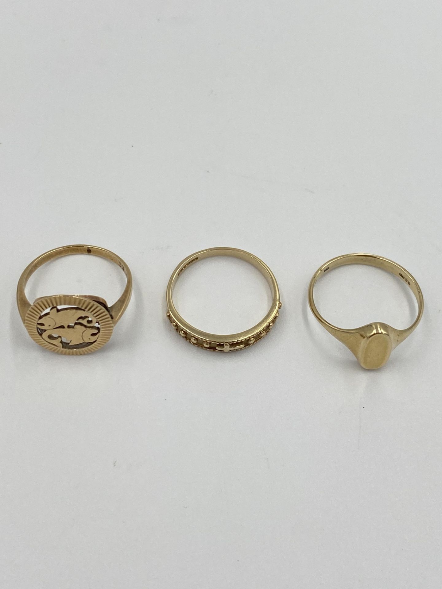 Three 9ct gold rings - Image 6 of 6