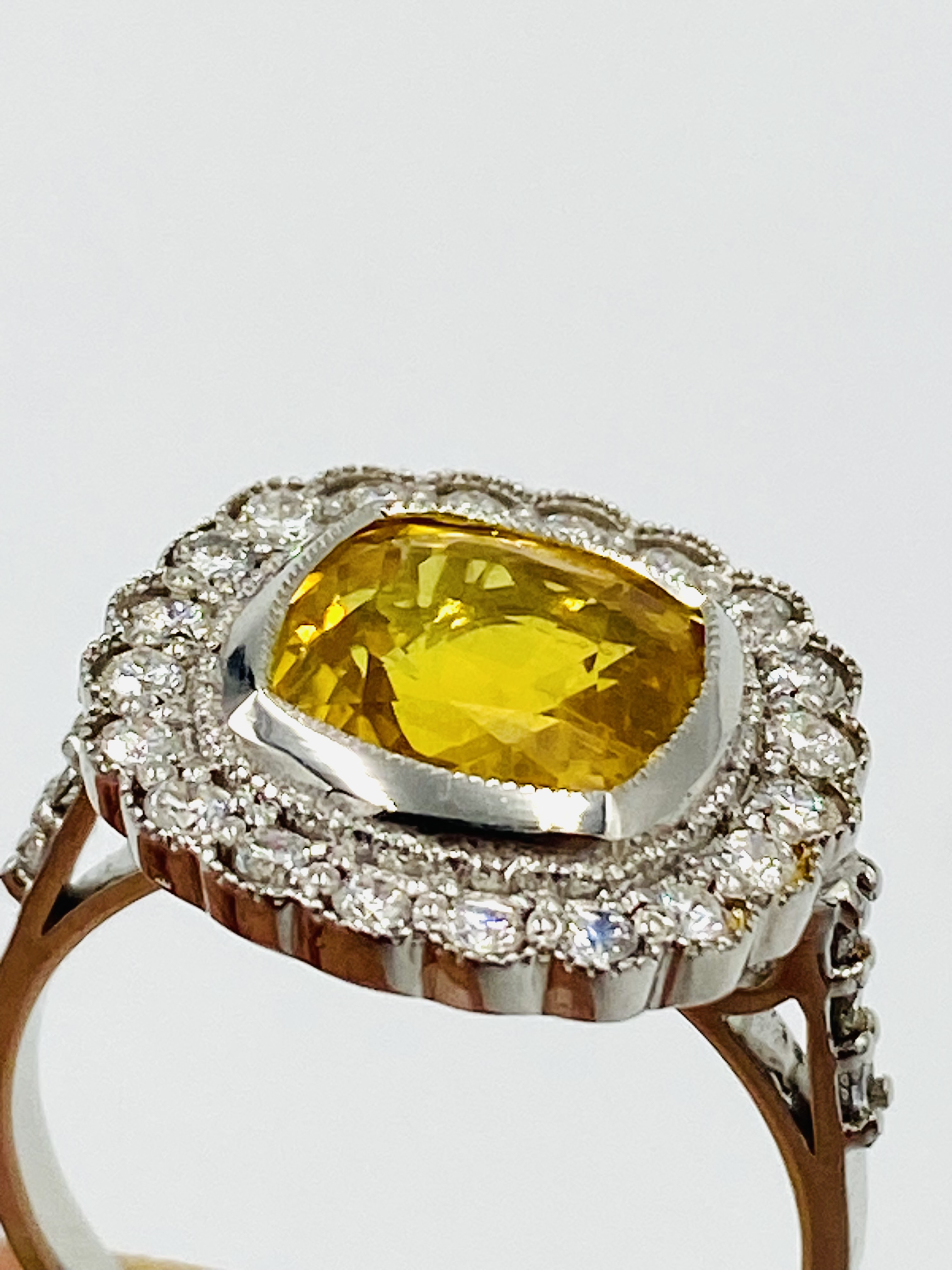 18ct white gold, yellow sapphire and diamond ring - Image 4 of 4