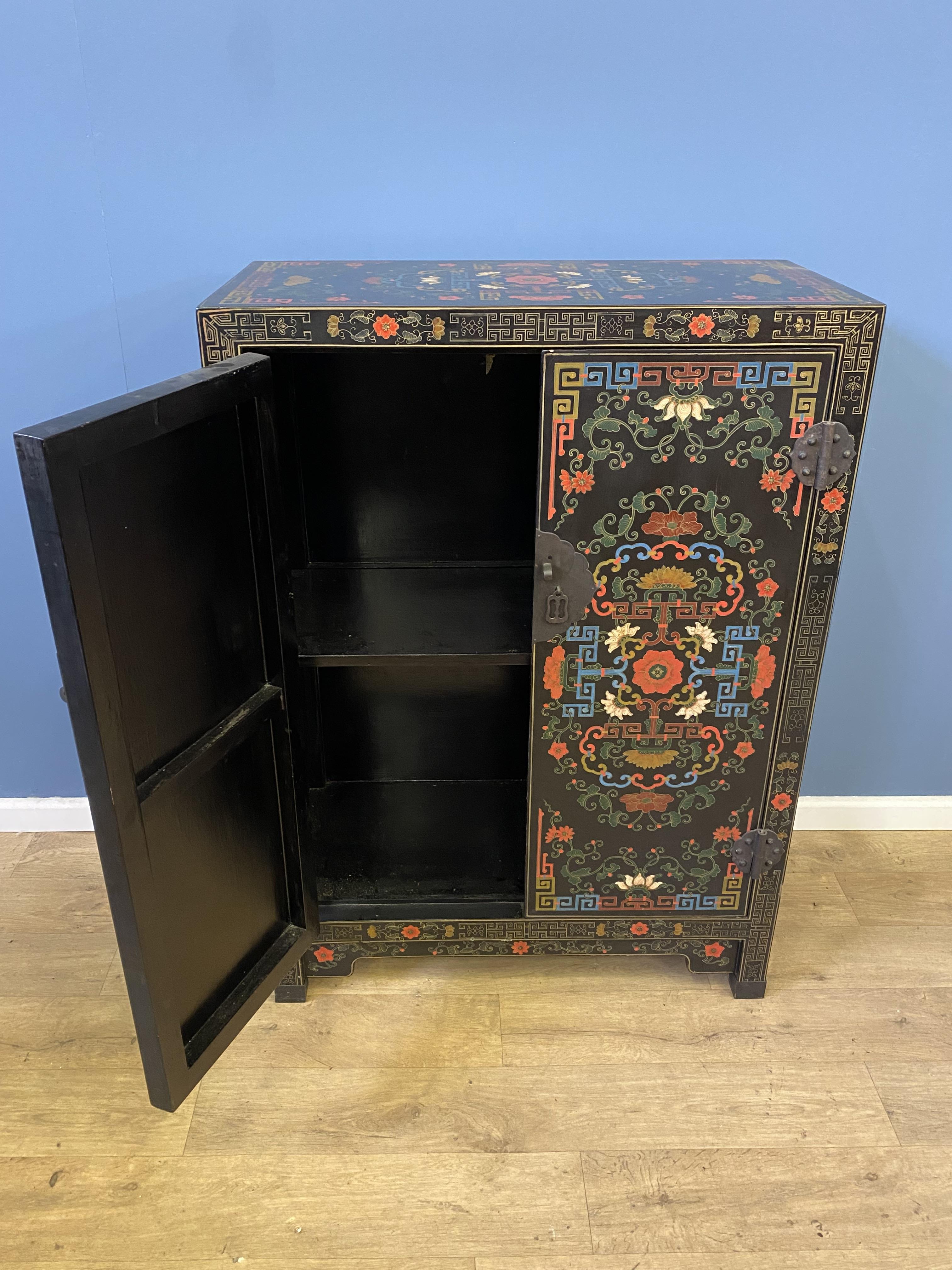 Oriental style two door cupboard - Image 5 of 6