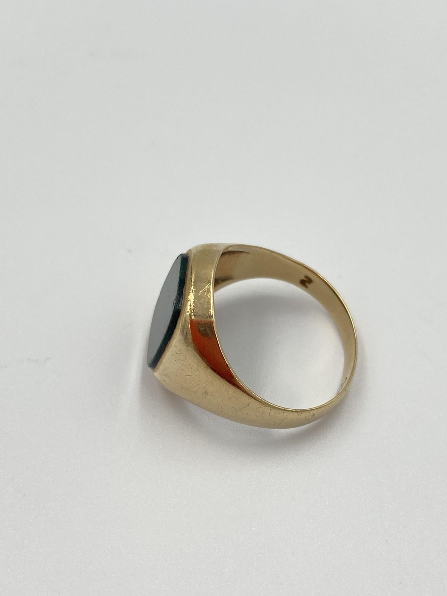 9ct gold and agate ring - Image 3 of 5