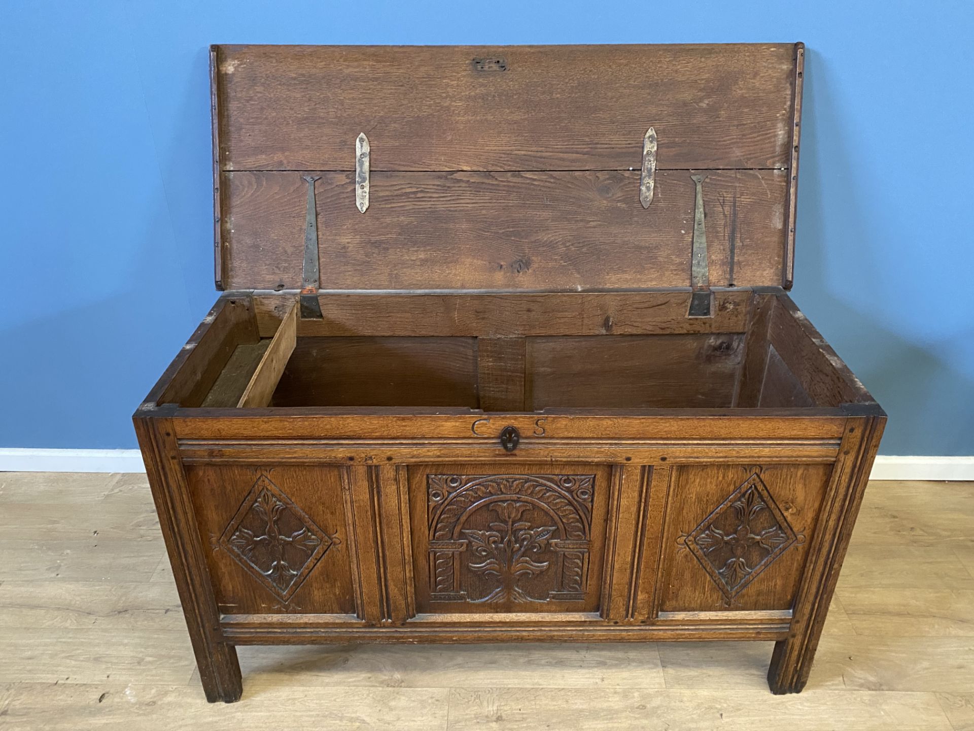 18th century oak chest - Image 5 of 6