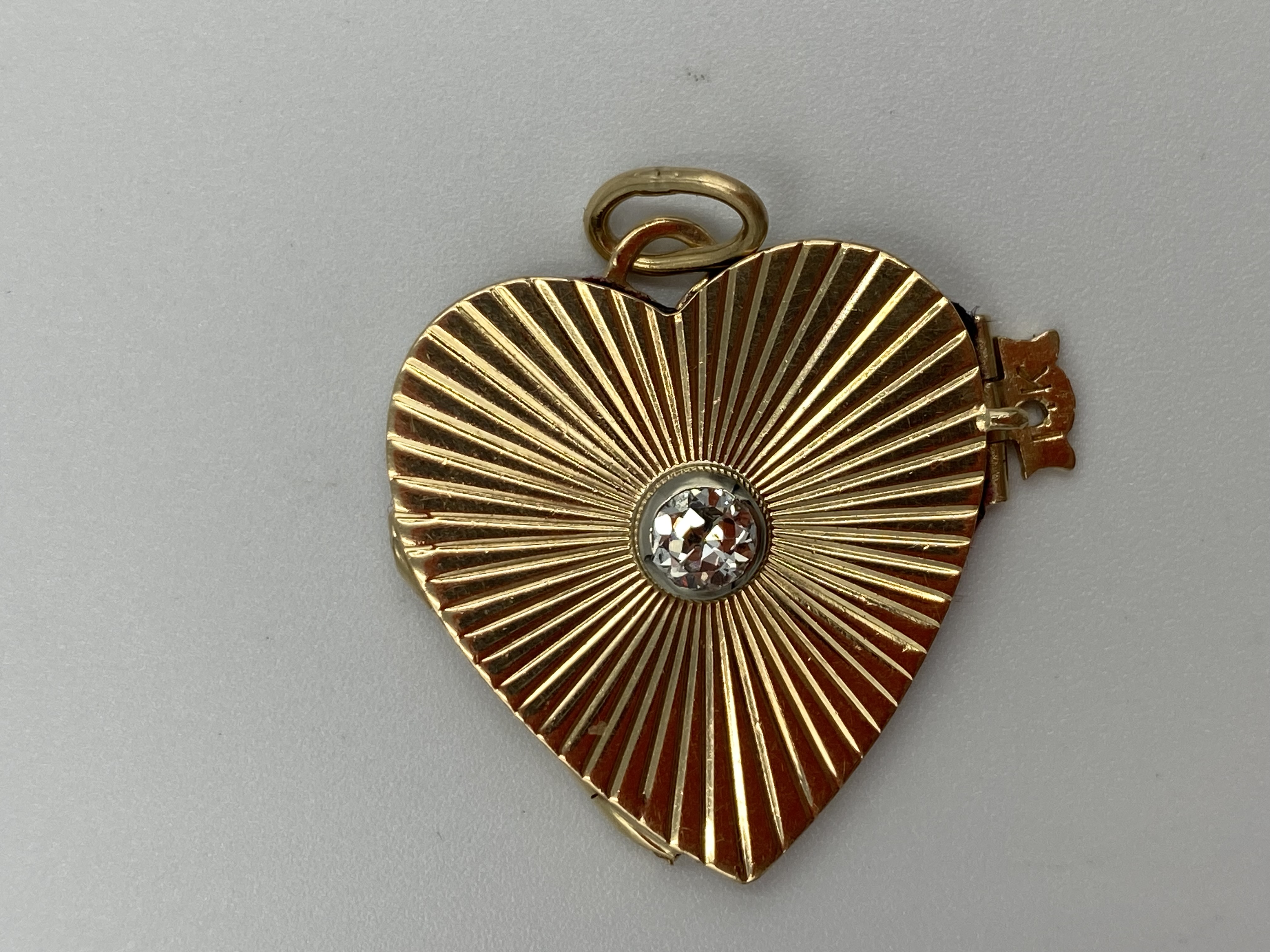 14ct gold and diamond locket - Image 3 of 4