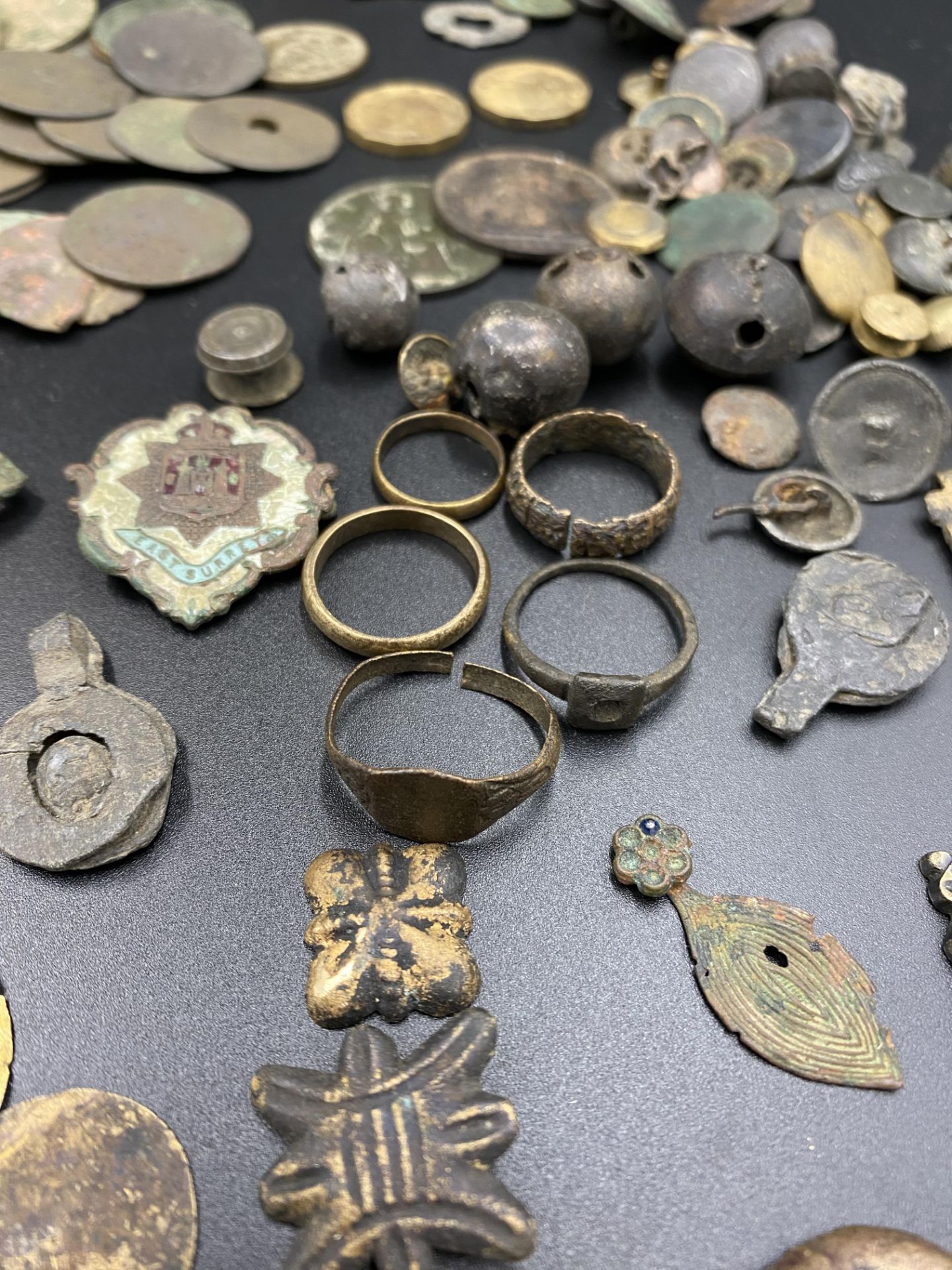 Collection of finds from the Thames Estuary, including coins, tags and buttons. - Image 5 of 8