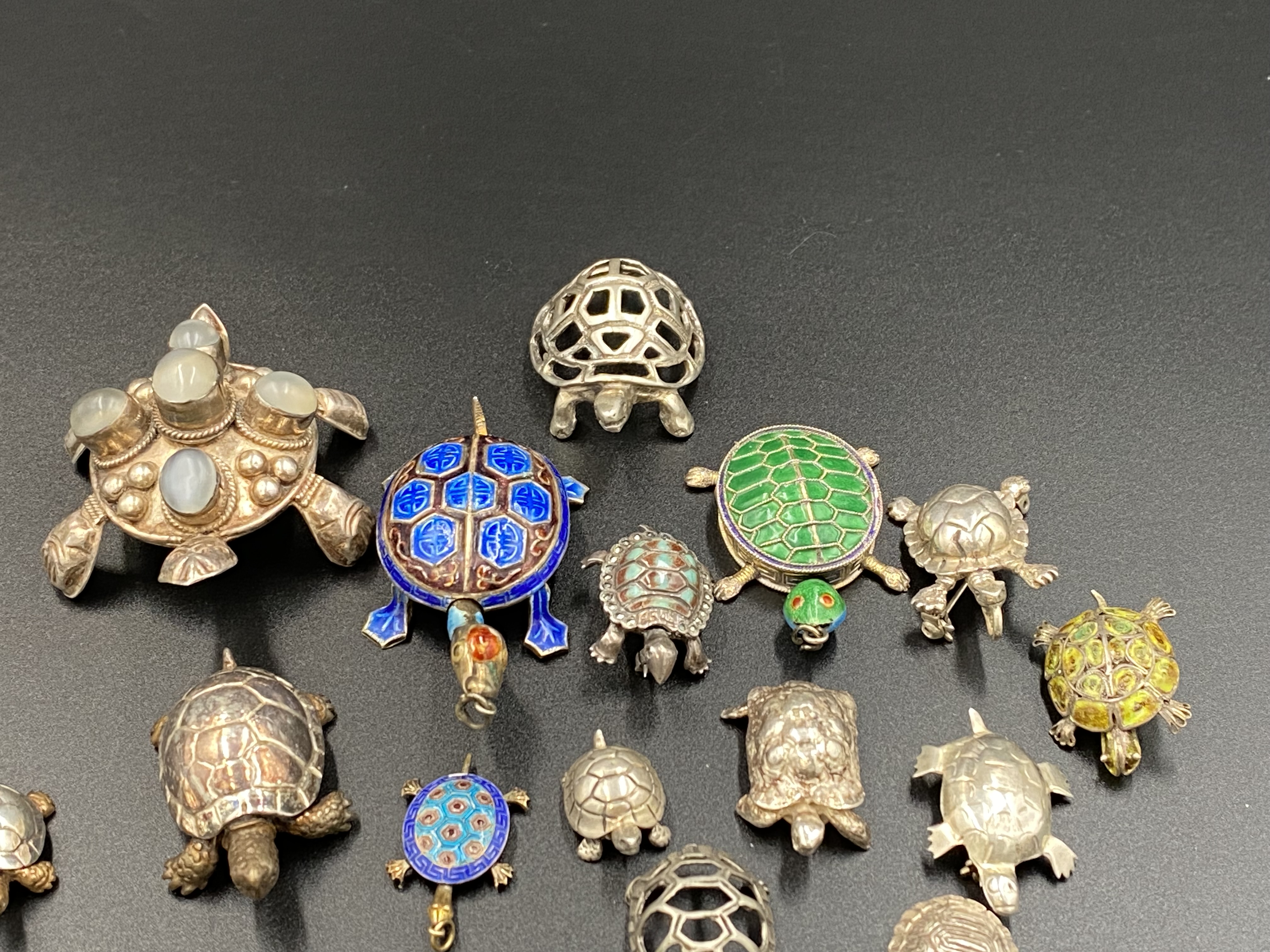 Collection of sterling silver tortoises - Image 3 of 4