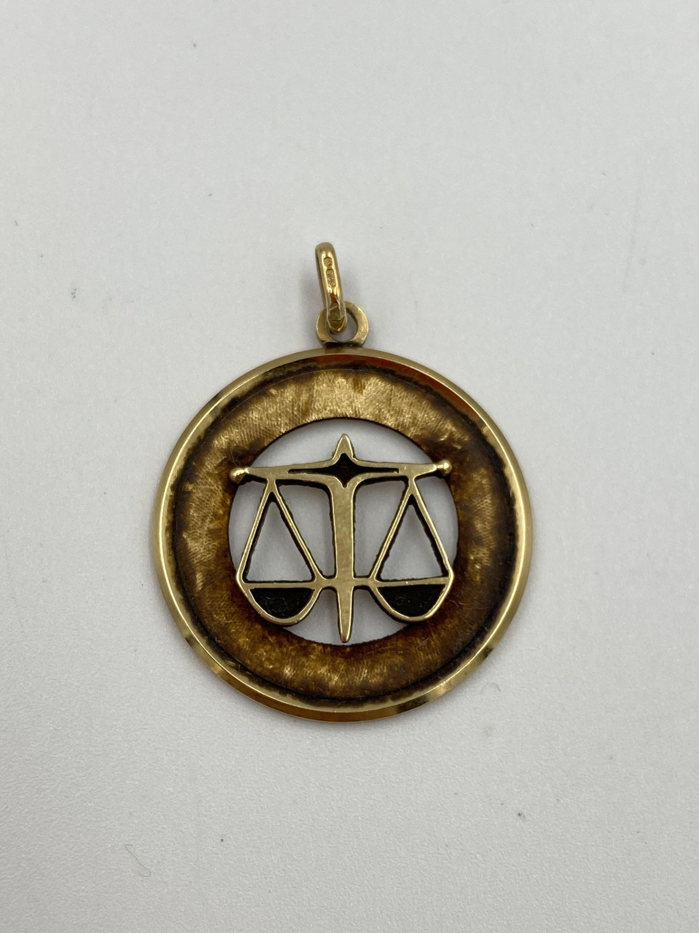 9ct gold pendant - Image 2 of 3