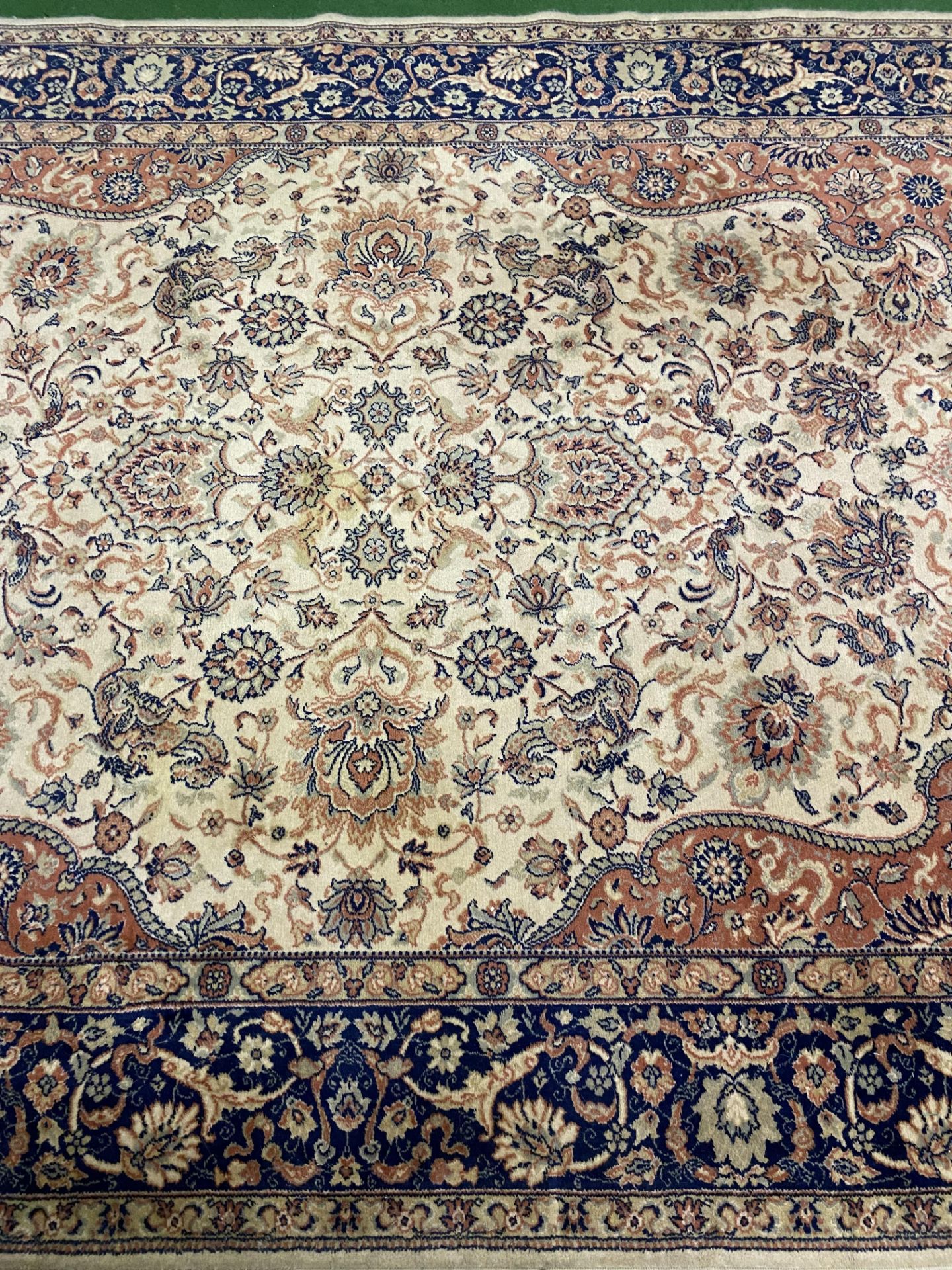 Cream ground wool carpet - Image 4 of 5